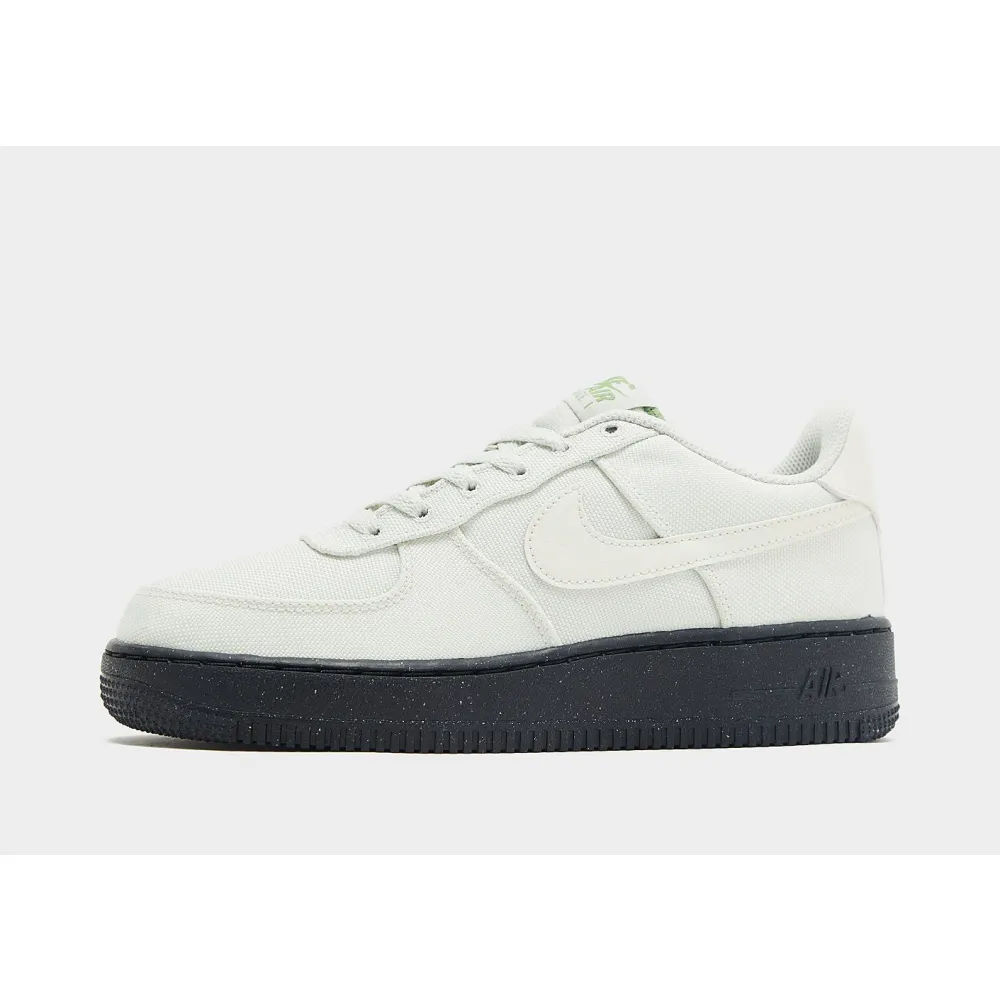 Nike Air Force 1 LV8 3 FJ3289-001 / grün