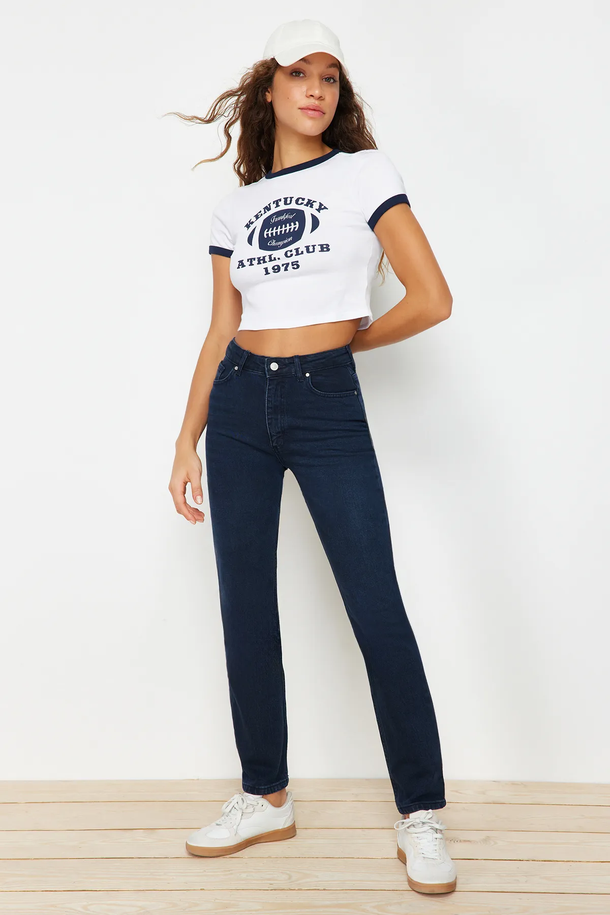 Trendyol Collection  Mitternachtsblaue bequeme gerade Jeans mit hoher Taille TWOAW24JE00091