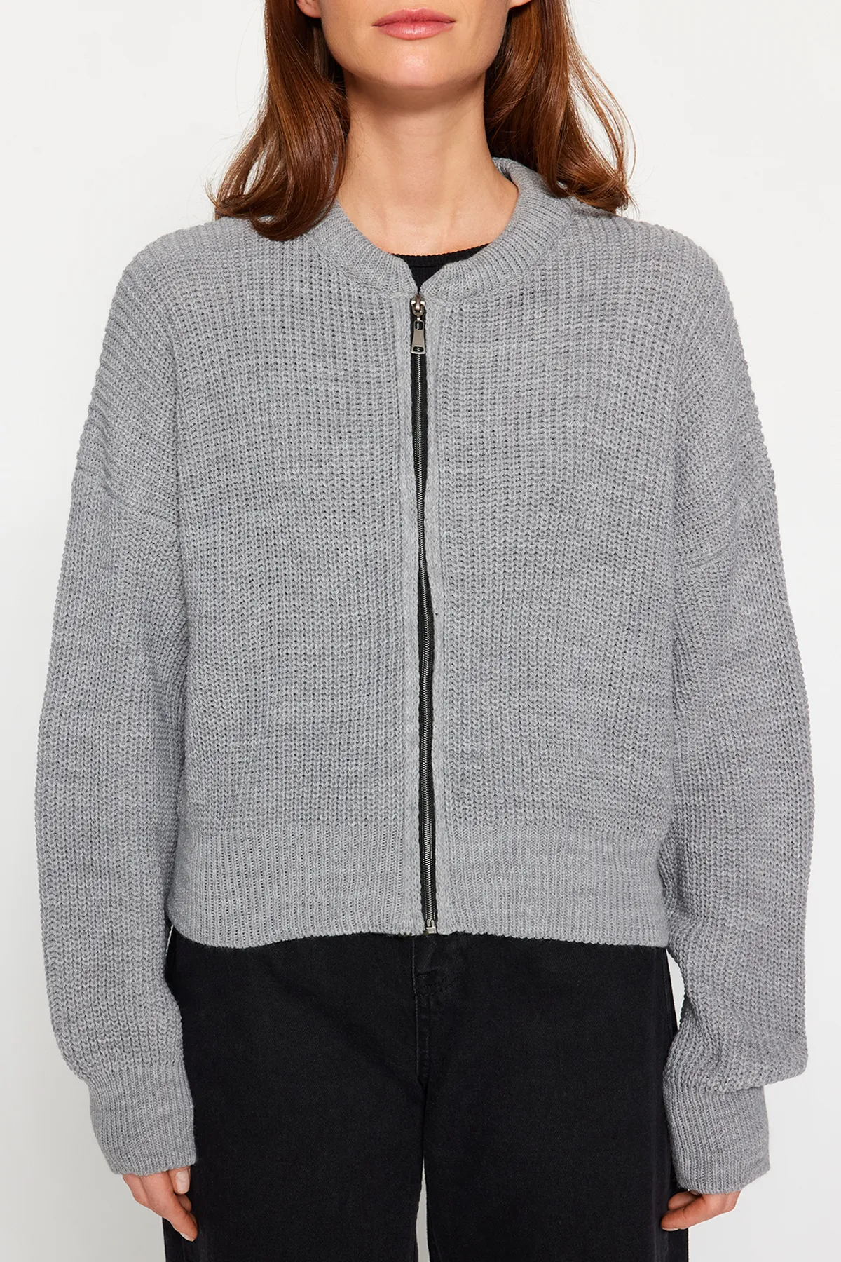 Trendyol Collection  Grauer Strickcardigan mit Bomberkragen TWOAW24HI00153