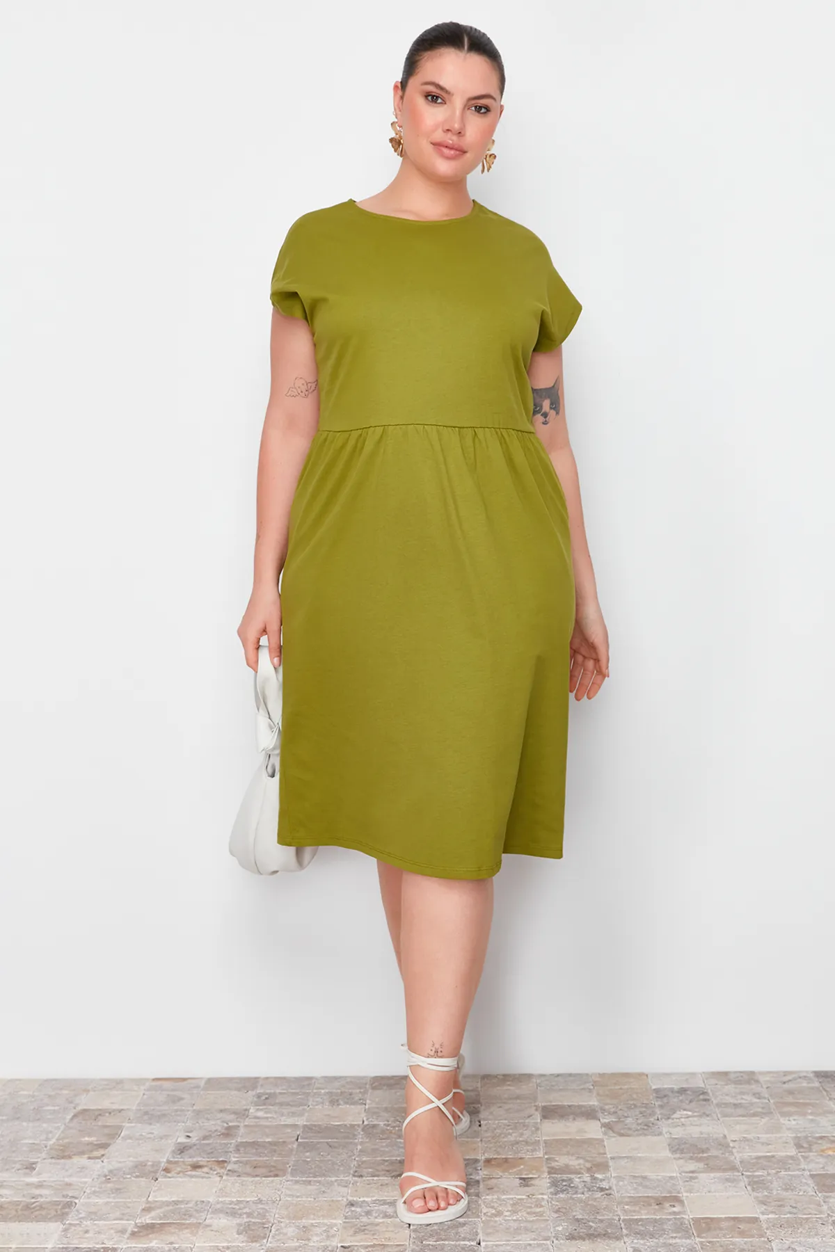 Trendyol Curve  Khakifarbenes Midi-Strickkleid TBSSS24AH00159