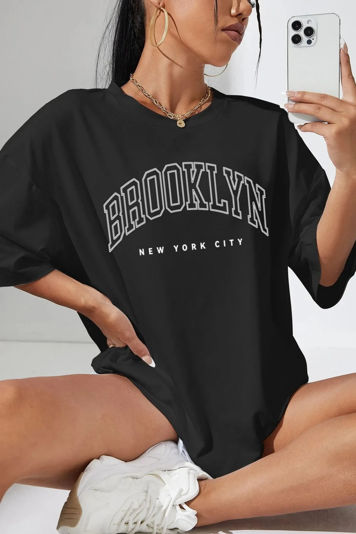 MODAGEN  Schwarzes Unisex-Oversize-T-Shirt „Brooklyn“.