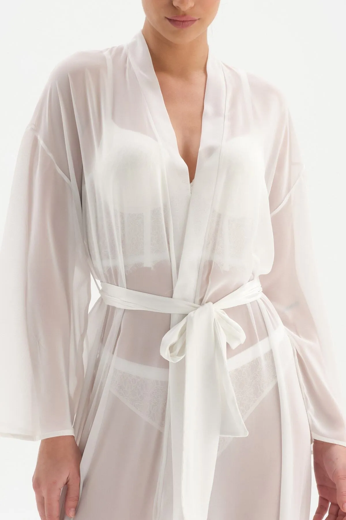 Dagi  Weißer Braut-Morgenkleid aus Chiffon mit Spitzendetail