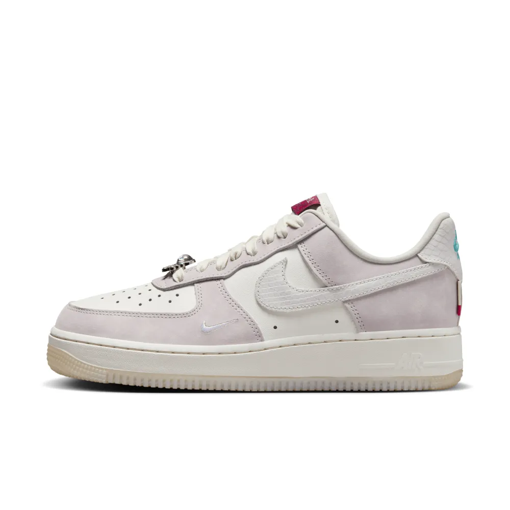 Nike Air Force 1 07 LX FZ5066-111 / weiss