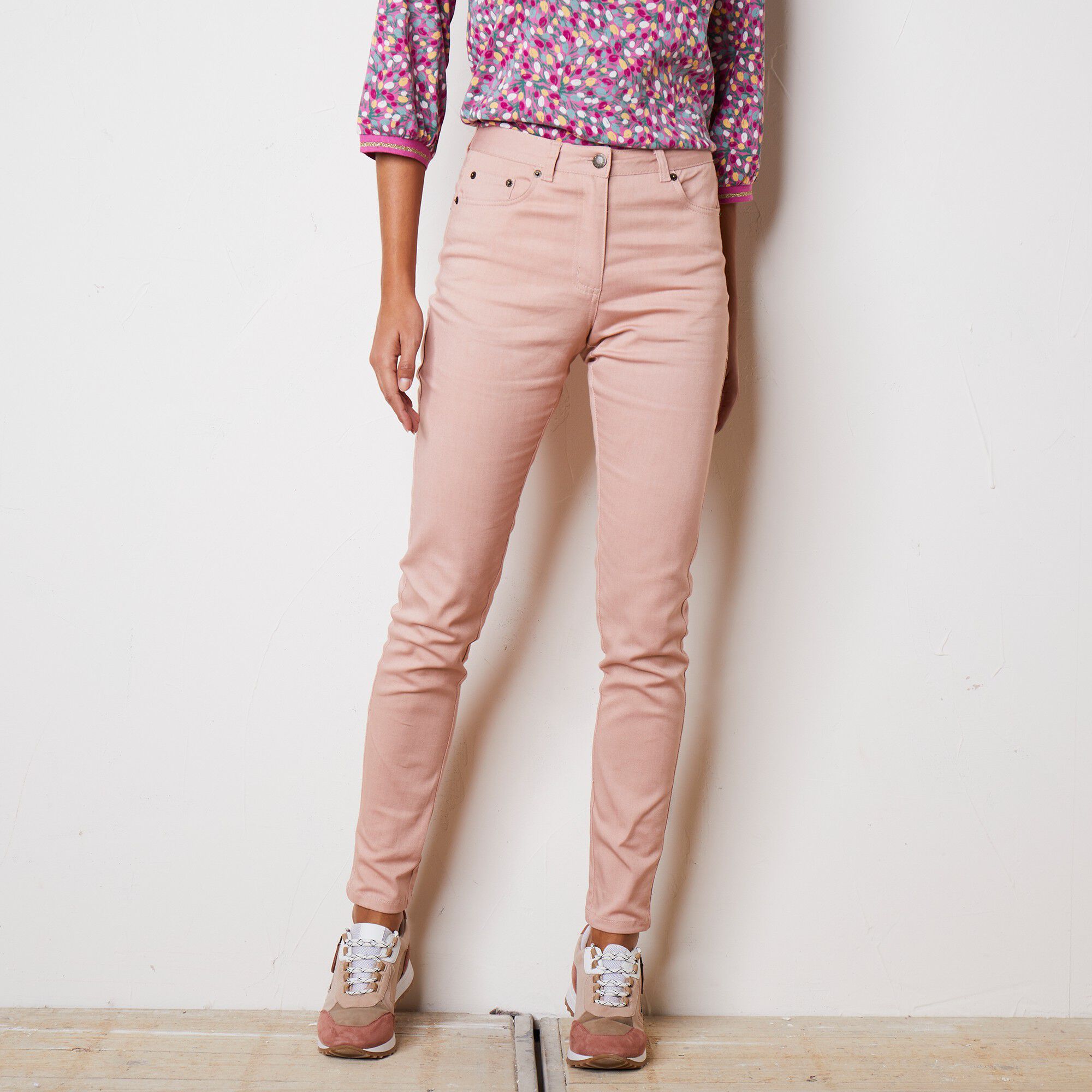 Pantalon fuselé couleur