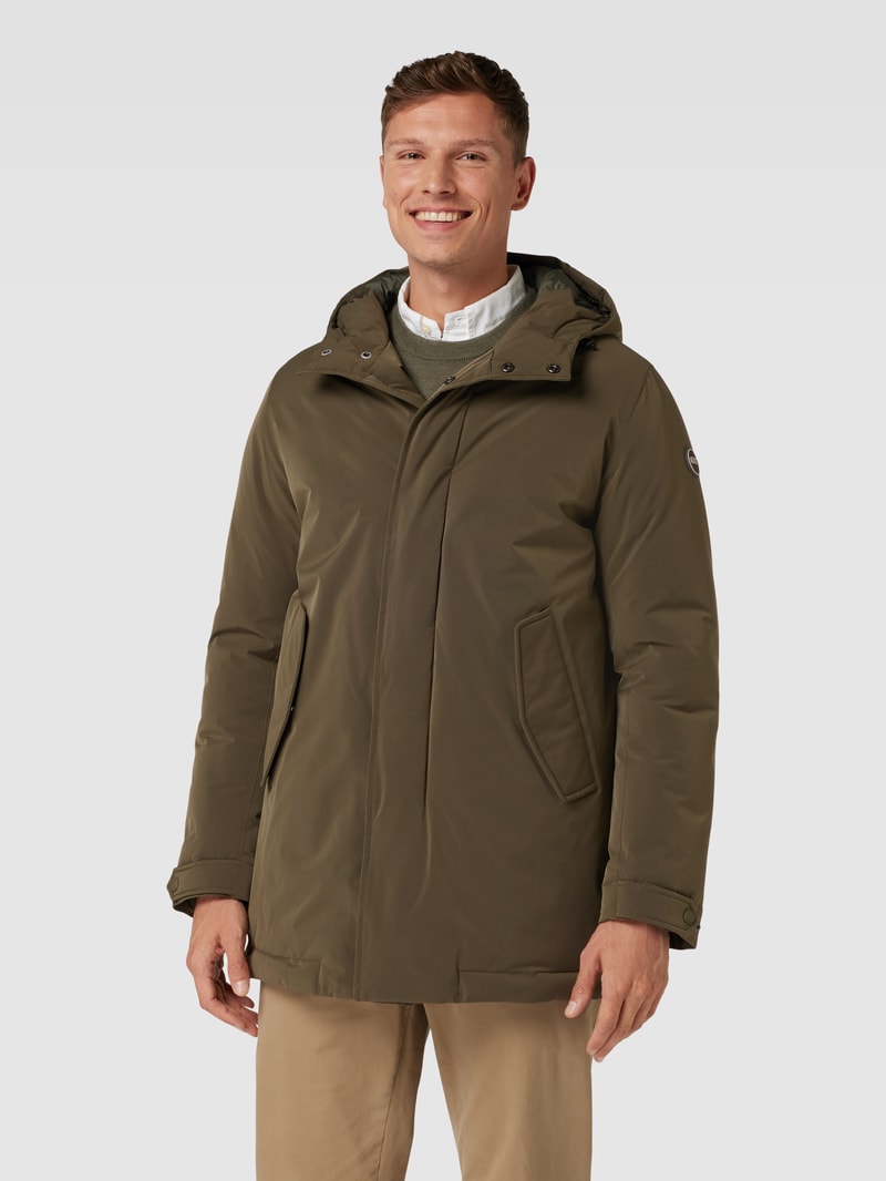 Daunenjacke mit Label-Patch in olivgrün
