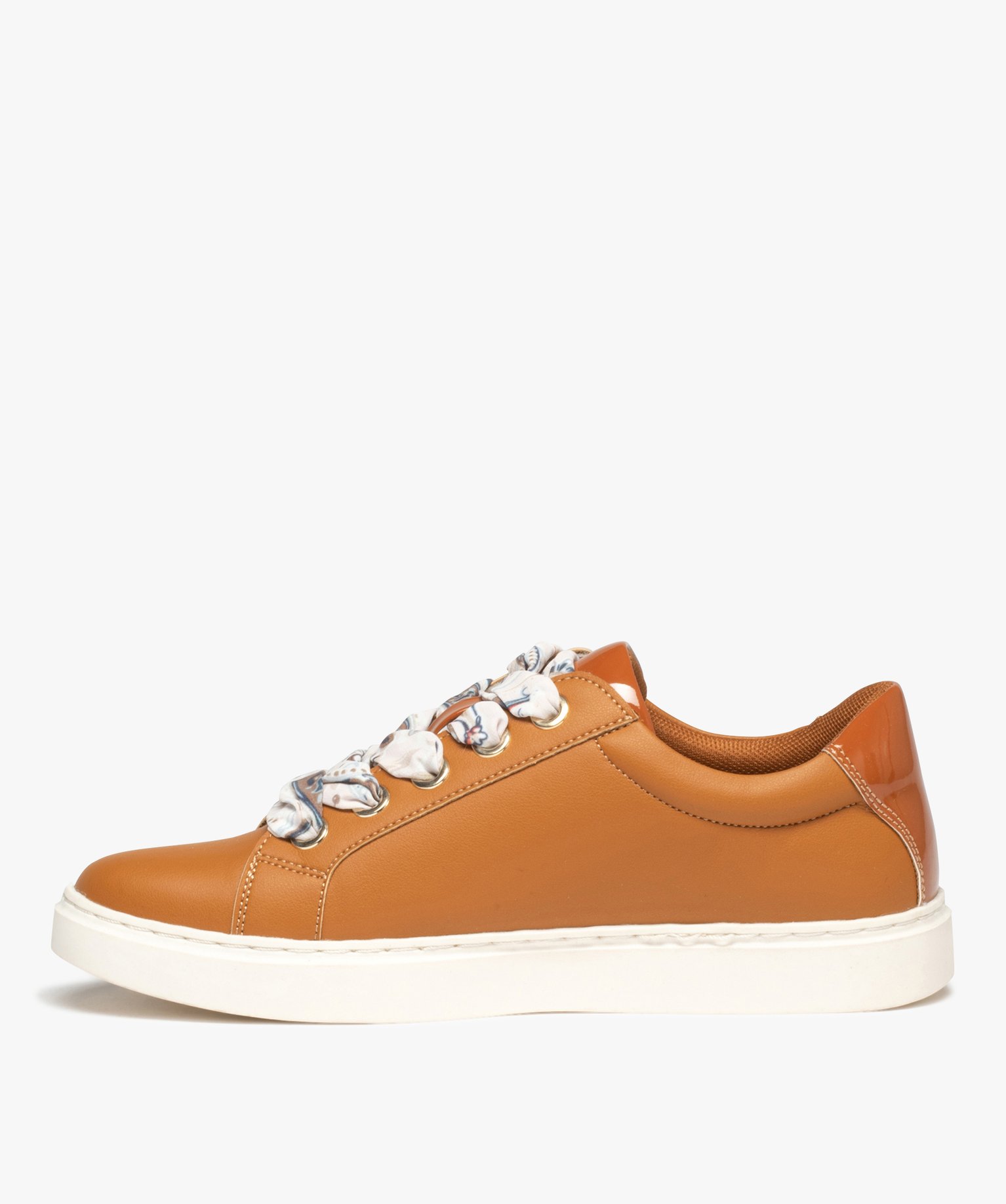 Baskets femme avec touches vernis et lacets foulard camel | GEMO