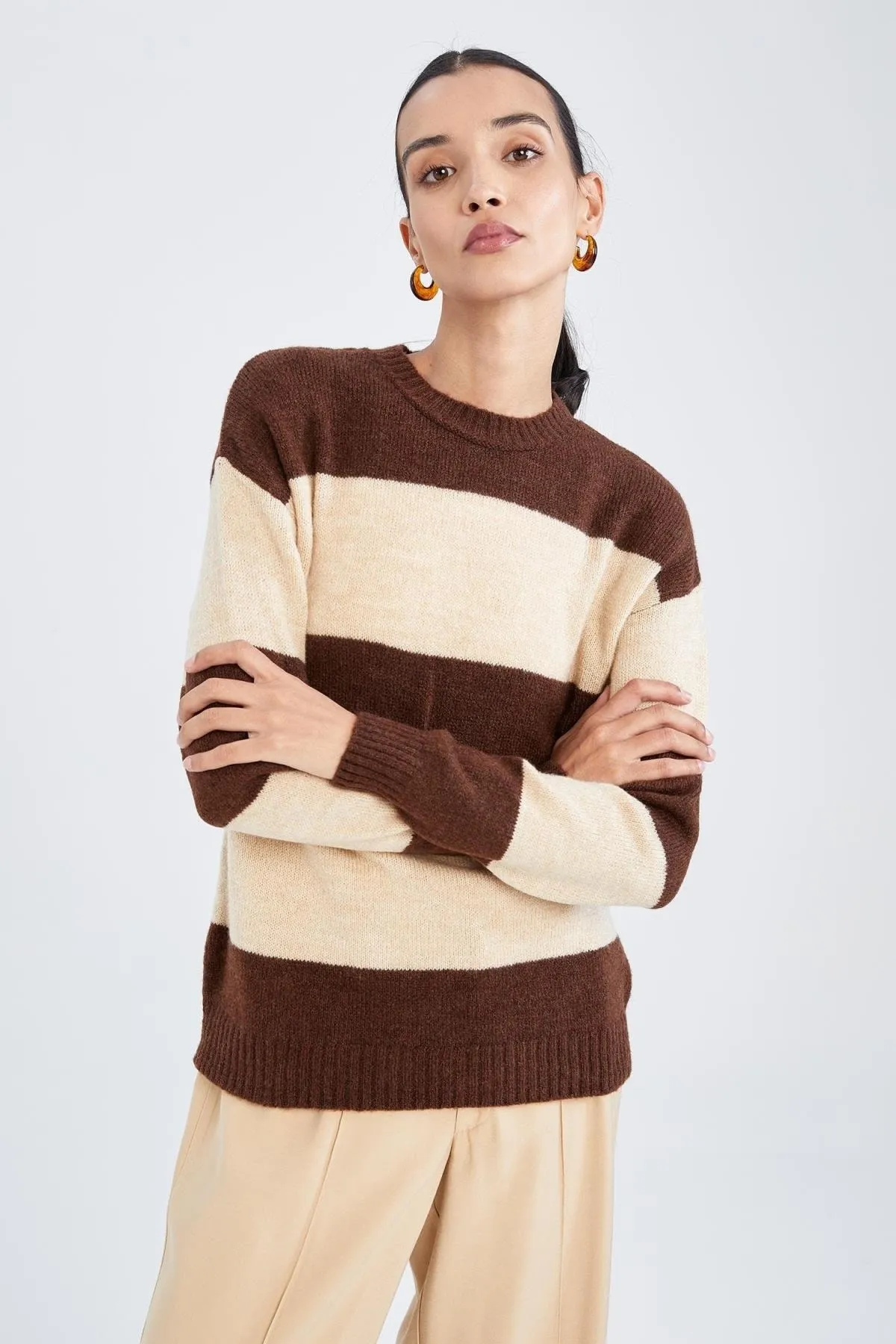 DeFacto  Pullover mit normaler Passform und Rundhalsausschnitt