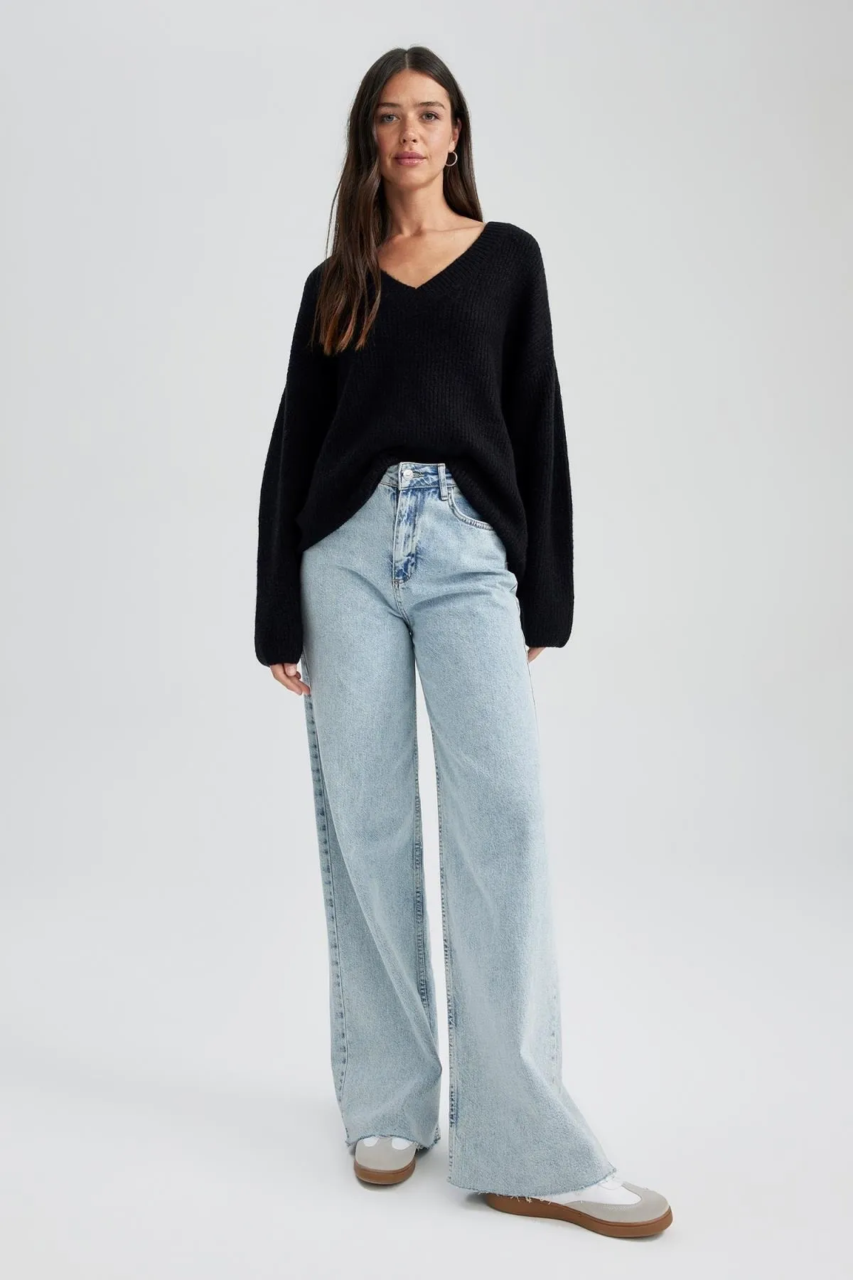 DeFacto  Pullover mit V-Ausschnitt und Oversize-Passform A3890ax23wn