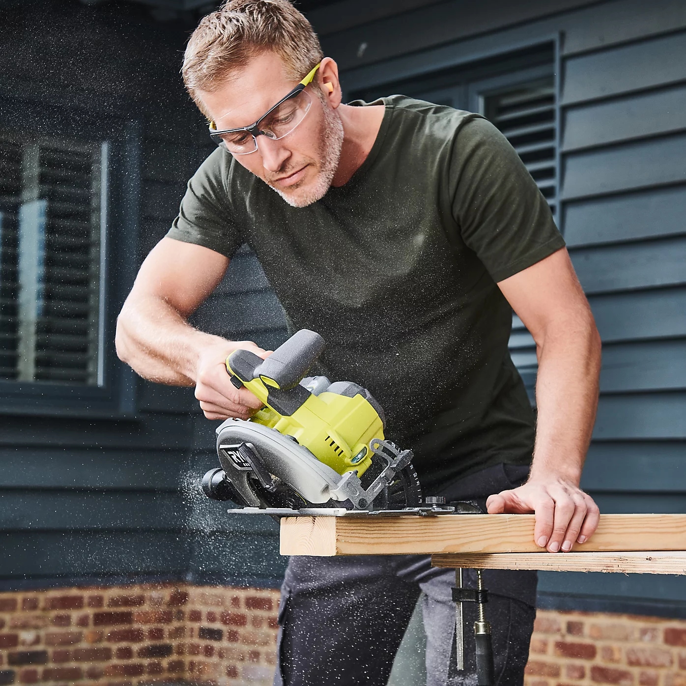 Ryobi 5133006496 ONE+ 18V børsteløs akku-rundsav 184 mm ekskl. batteri og oplader i æske