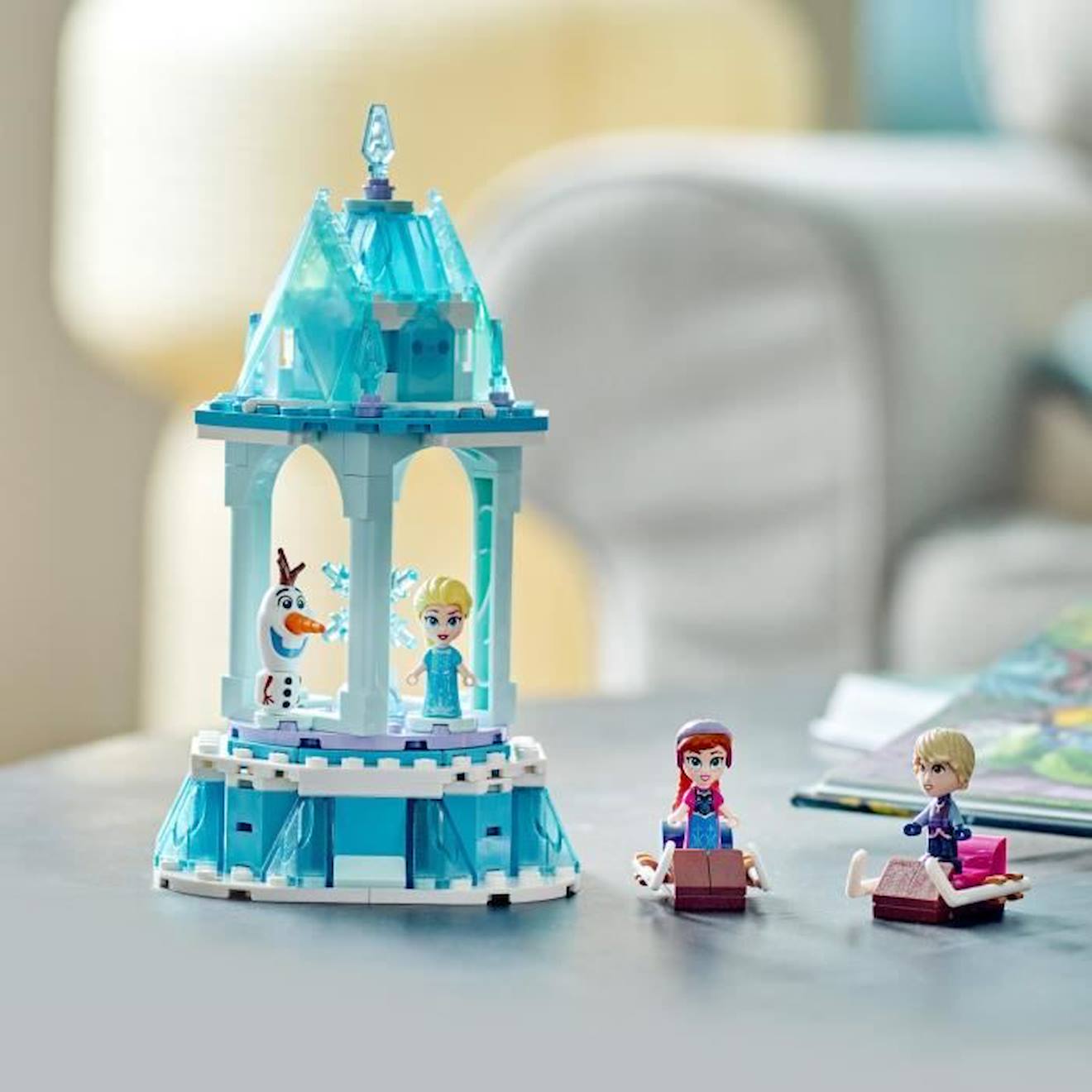 LEGO® DS Princesse 43218 Le Manège Magique d’Anna et Elsa, Jouet Reine des Neiges avec Figurine Olaf bleu