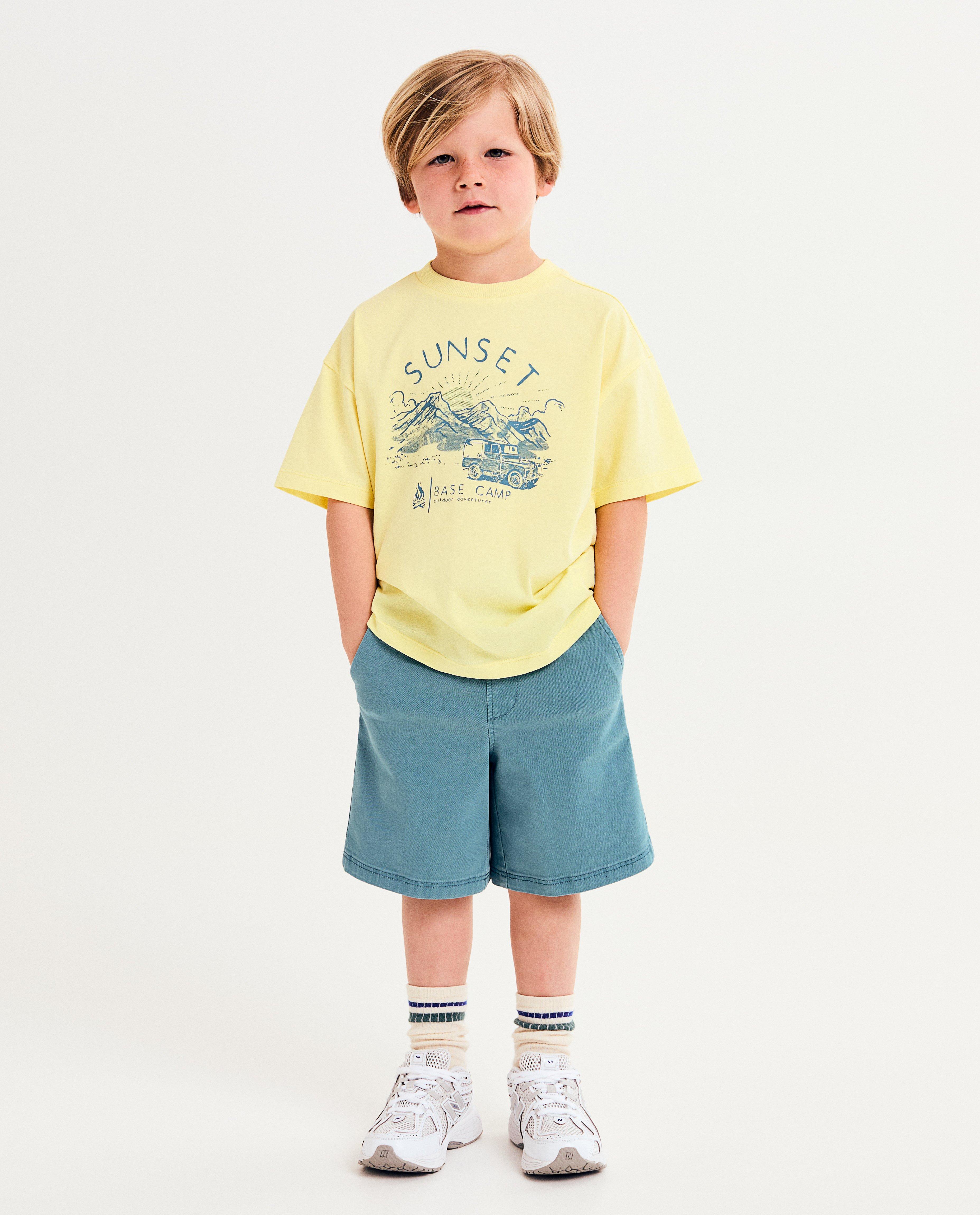 Tricou Besties cu imprimeu peisagistic galben deschis
