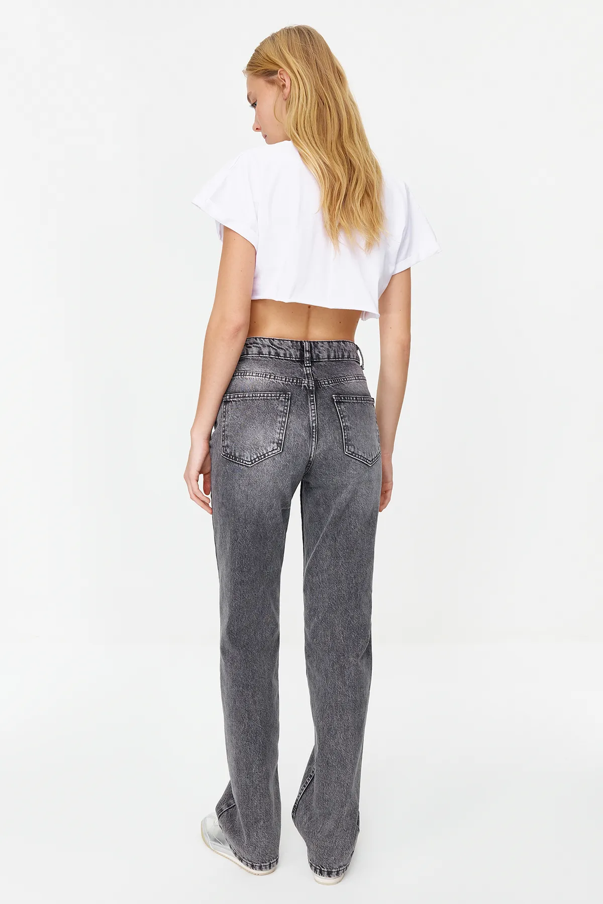 Trendyol Collection  Schwarze Jeans mit niedriger Taille und weitem Bein TWOSS24JE00033