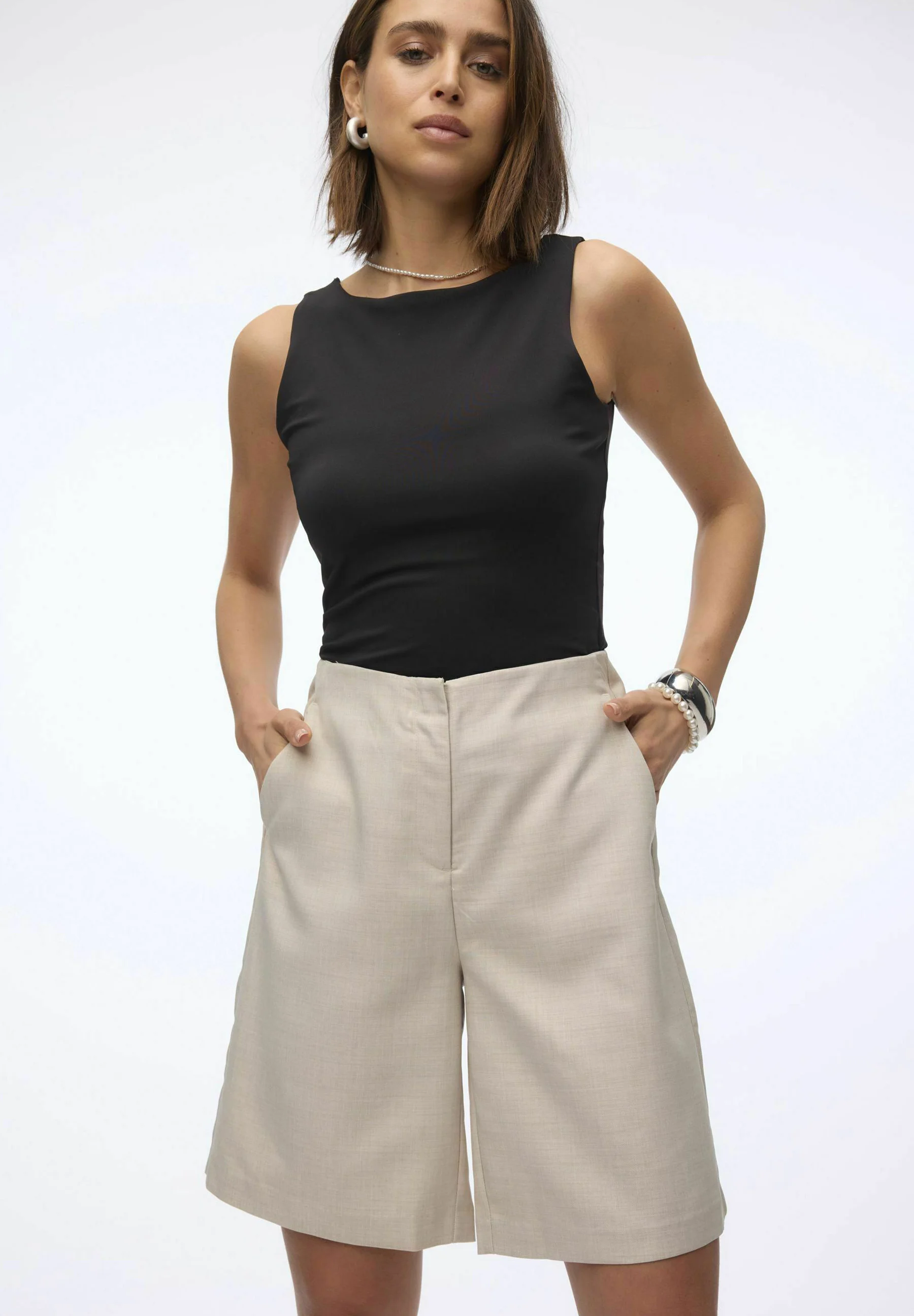 Vero Moda BERMUDA VMNANCY - Pantalones cortos