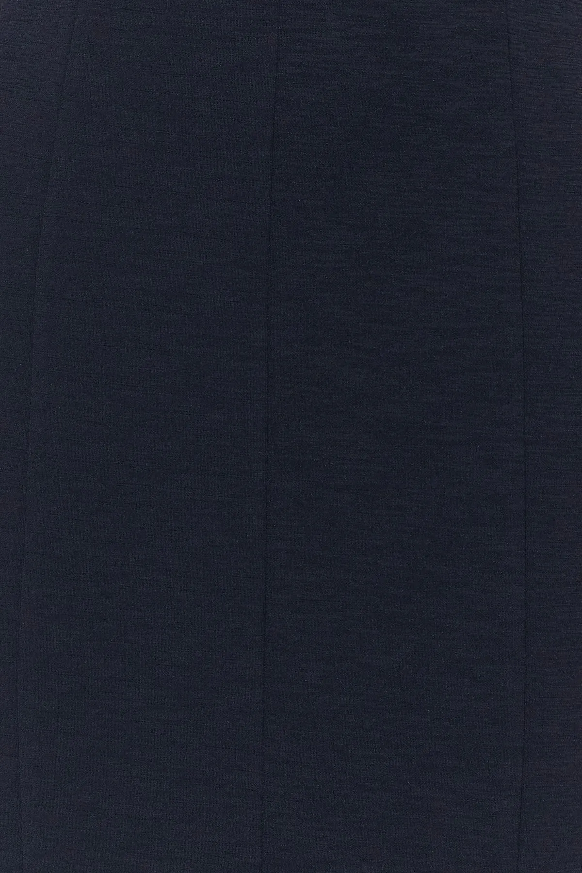 Trendyol Collection  Marineblauer, einfarbiger Premium-Struktur-Crêpe, eleganter, trägerloser Gippeli-Midi-Strick TWOSS23EL02381