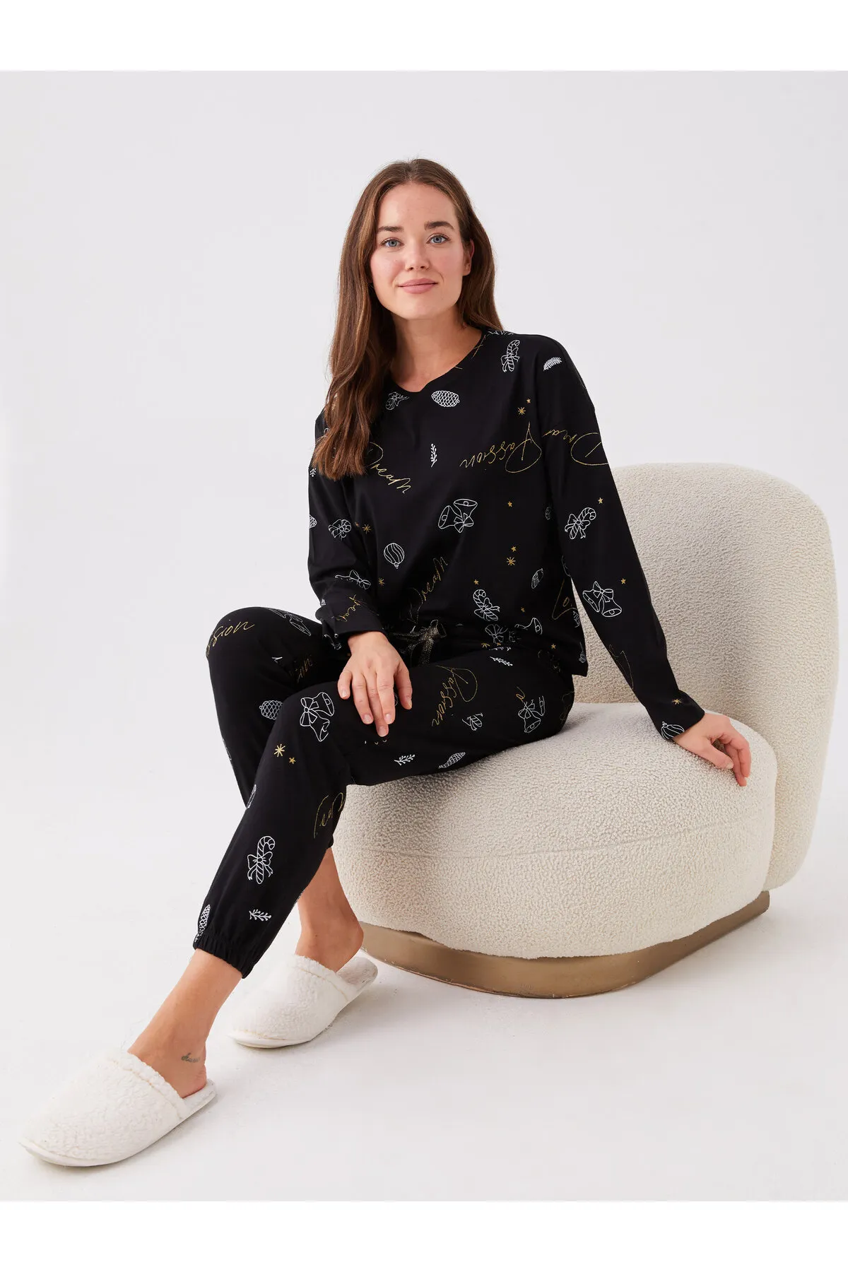 LC Waikiki  Gemustertes Langarm-Damenpyjama-Set mit Rundhalsausschnitt