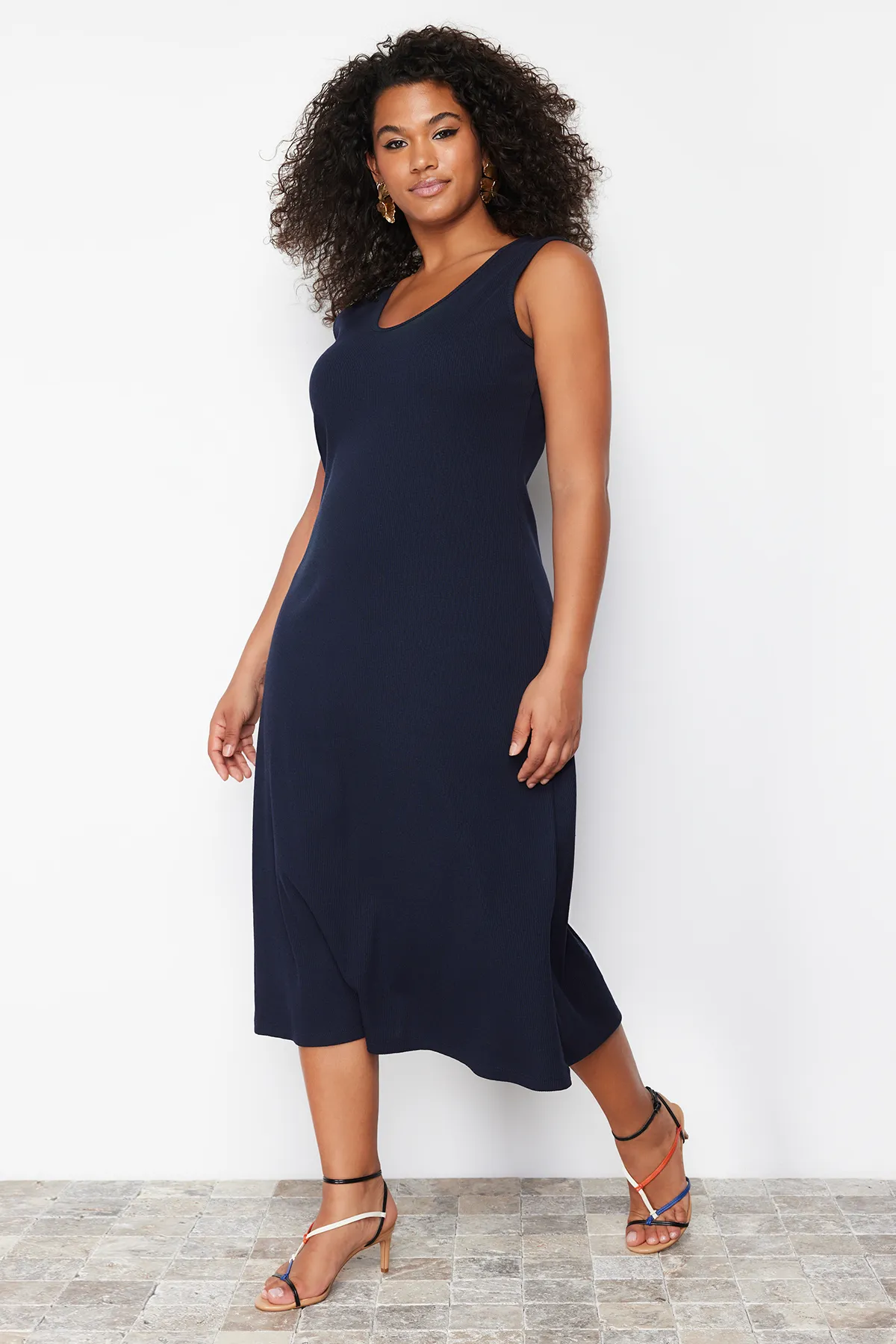 Trendyol Curve  Marineblaues schnurgebundenes Midi-Strickkleid in A-Linie TBBSS24AH00130