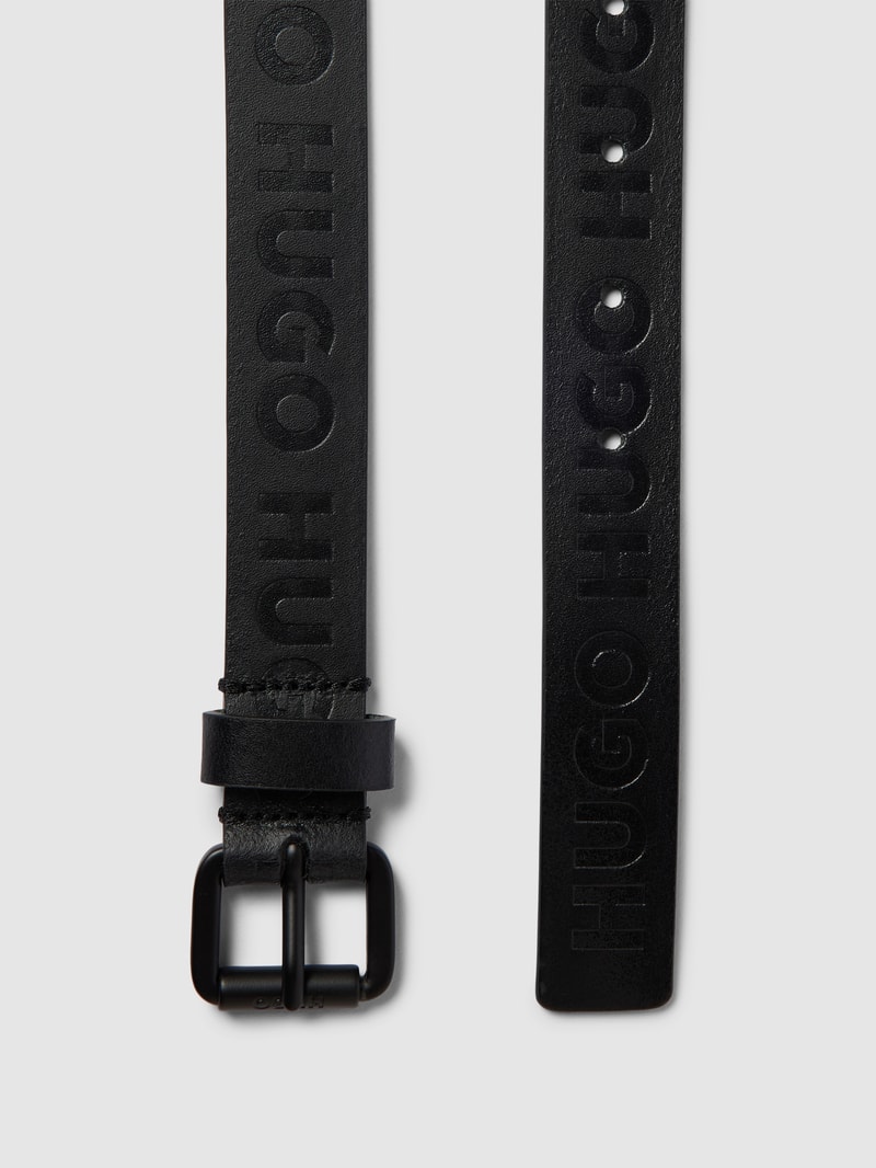Ledergürtel mit Allover-Label-Prägung in schwarz