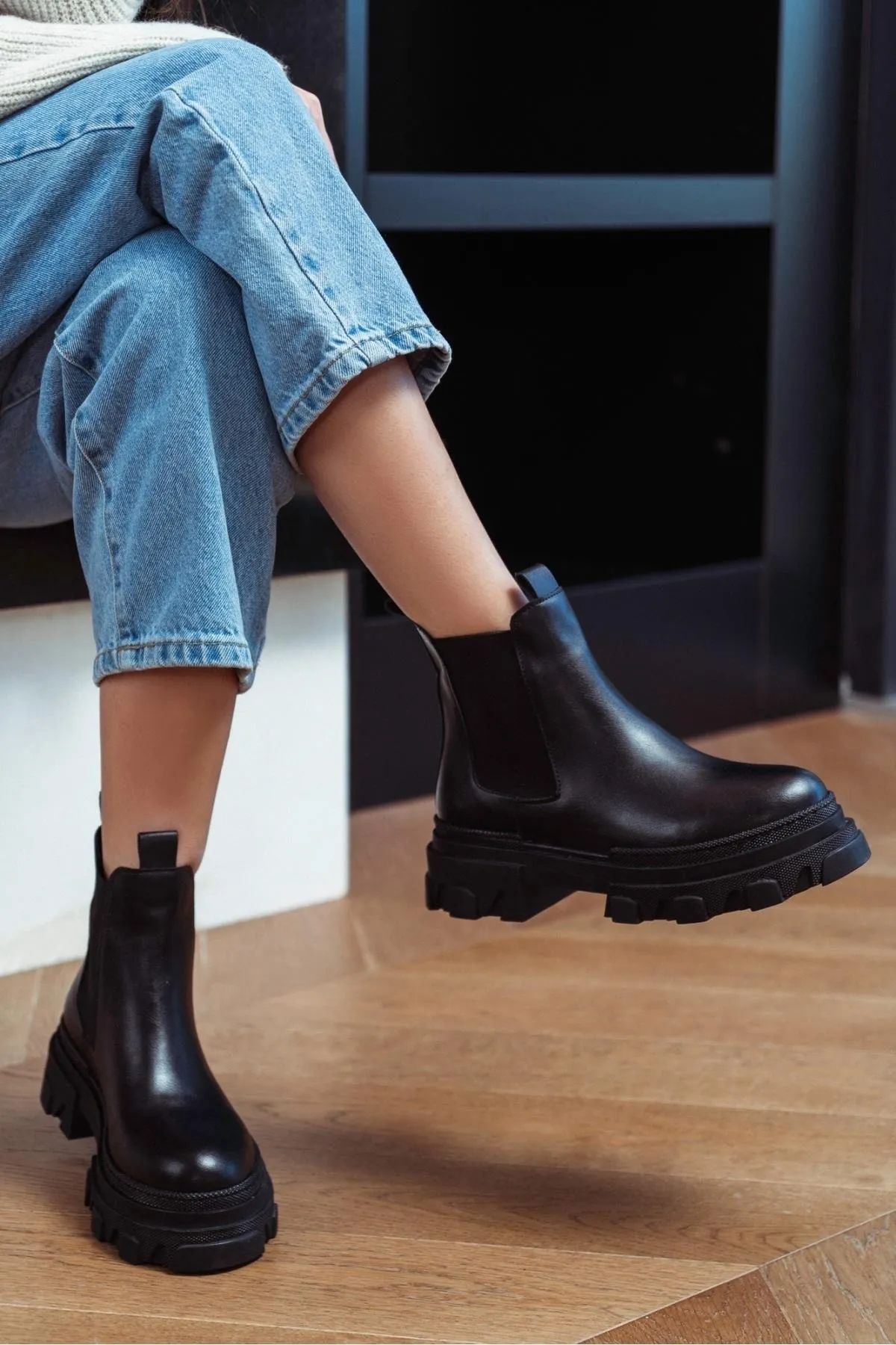 NİŞANTAŞI SHOES  Moskauer Damenstiefel mit flacher Sohle aus schwarzem, mattem Gummi