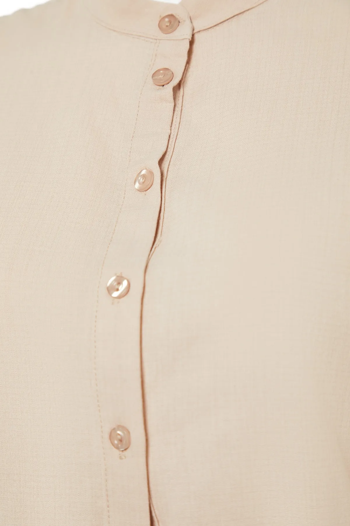 Trendyol Collection  Beiges, weit geschnittenes Mini-Strandkleid mit gewebtem Volant aus 100 % Baumwolle TBESS20EL0873