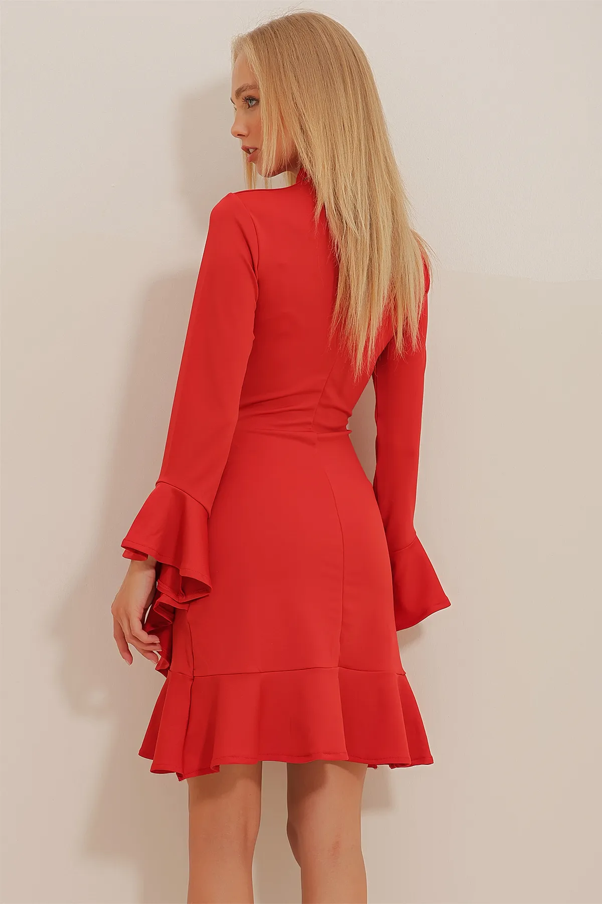 Trend Alaçatı Stili  Roter Scuba-Kleid mit hohem Kragen und Volantärmeln für Damen ALC-X10963