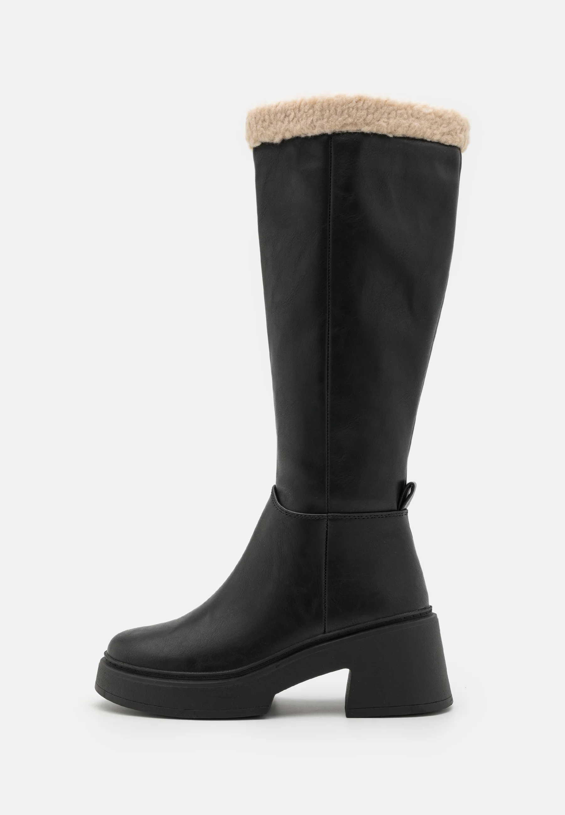 Botas de plataforma pares e impares