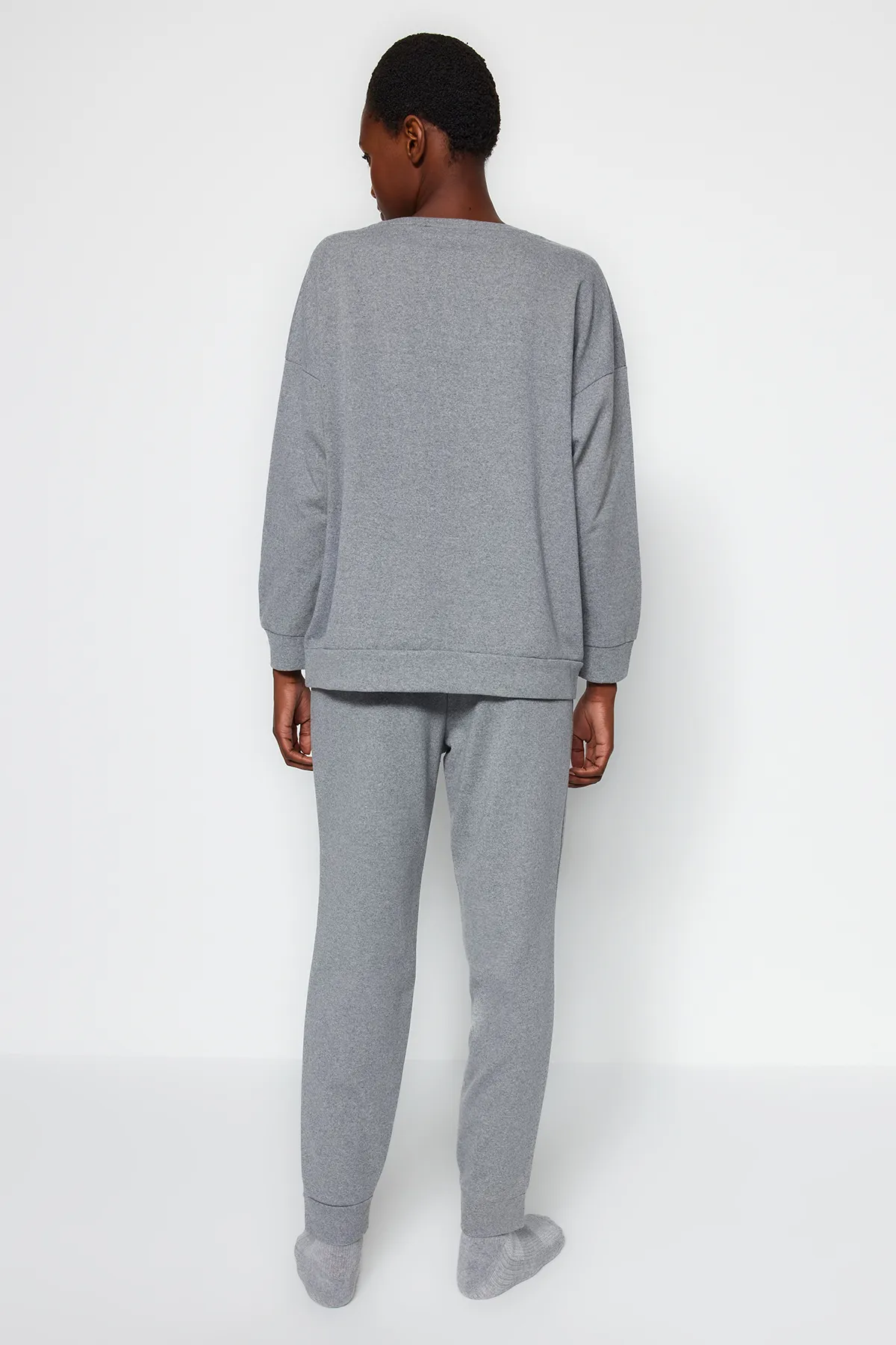 Trendyol Collection  Graues, bedrucktes Strick-Pyjama-Set aus Baumwolle THMAW22PT0744
