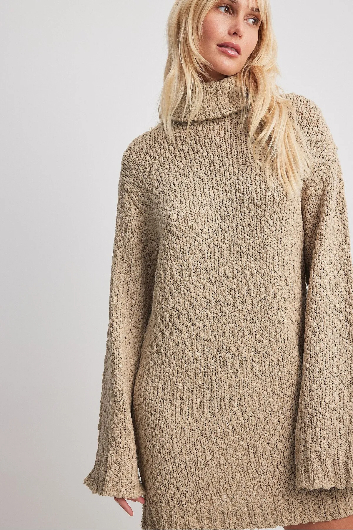 NA-KD  Strukturiertes Strickpulloverkleid mit Rollkragen