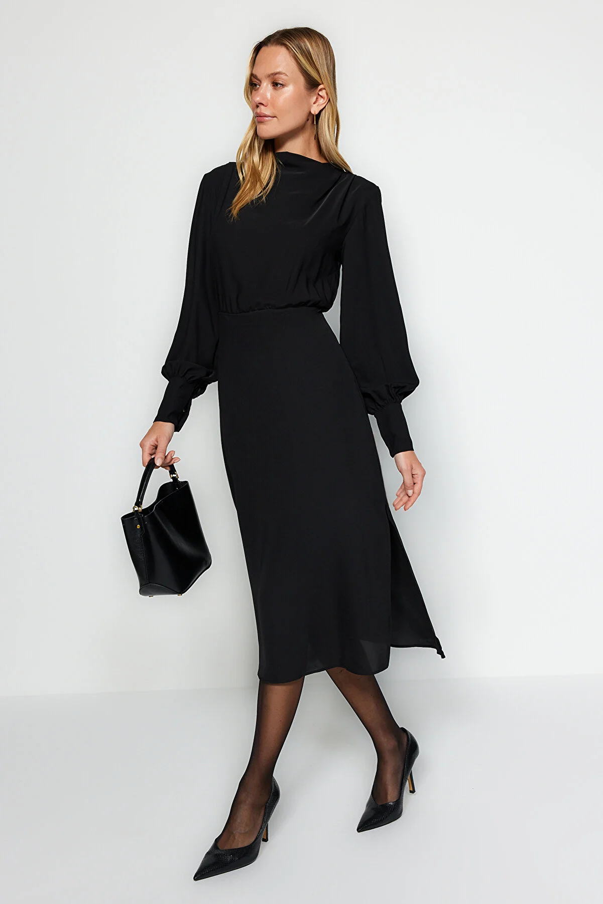 Trendyol Collection  Schwarzes gewebtes Midikleid mit Schlitz TWOAW24EL00851