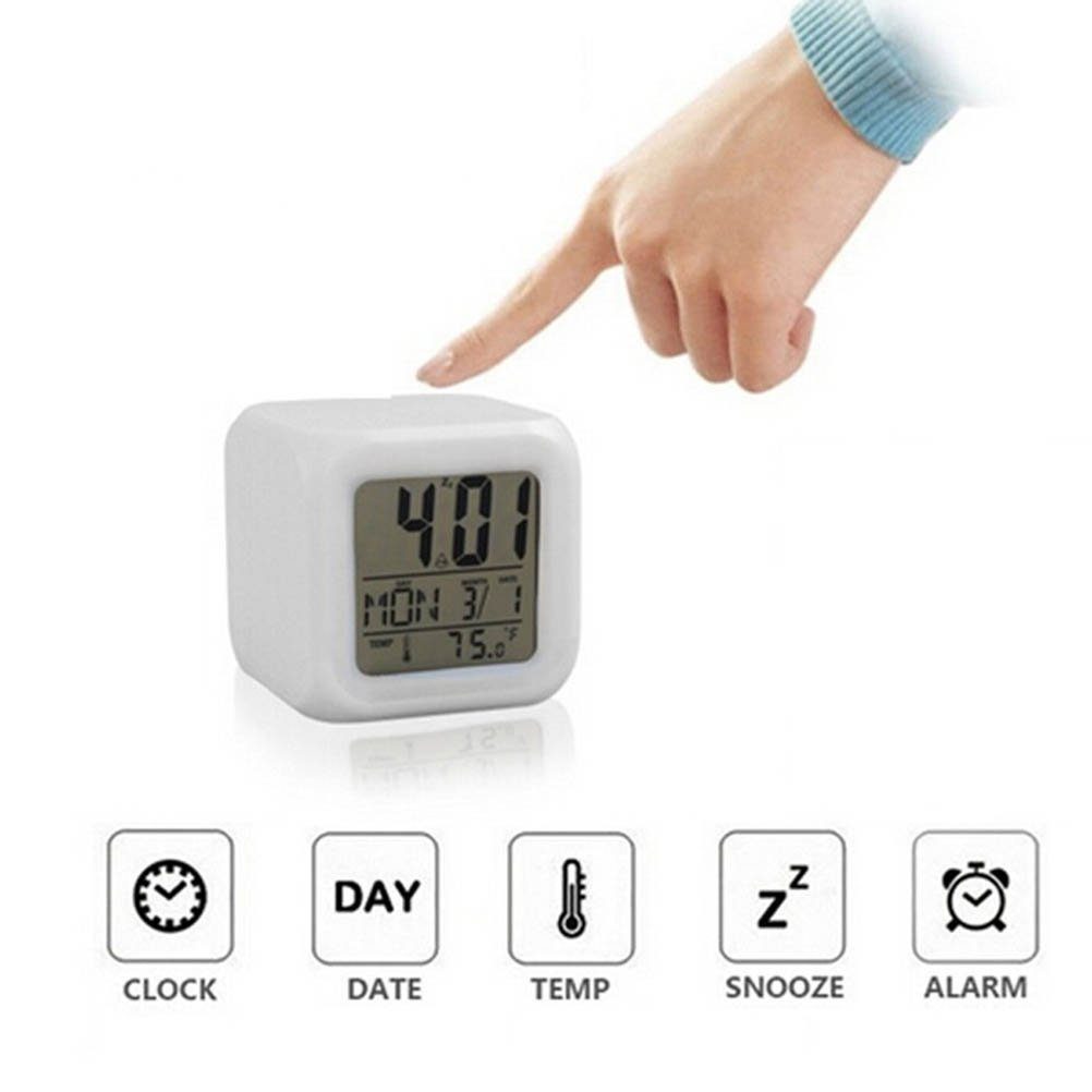Goods+Gadgets Wecker Leuchtender LED Wecker mit Kalender, Uhrzeit & Temperaturanzeige Cube-Wecker mit Display
