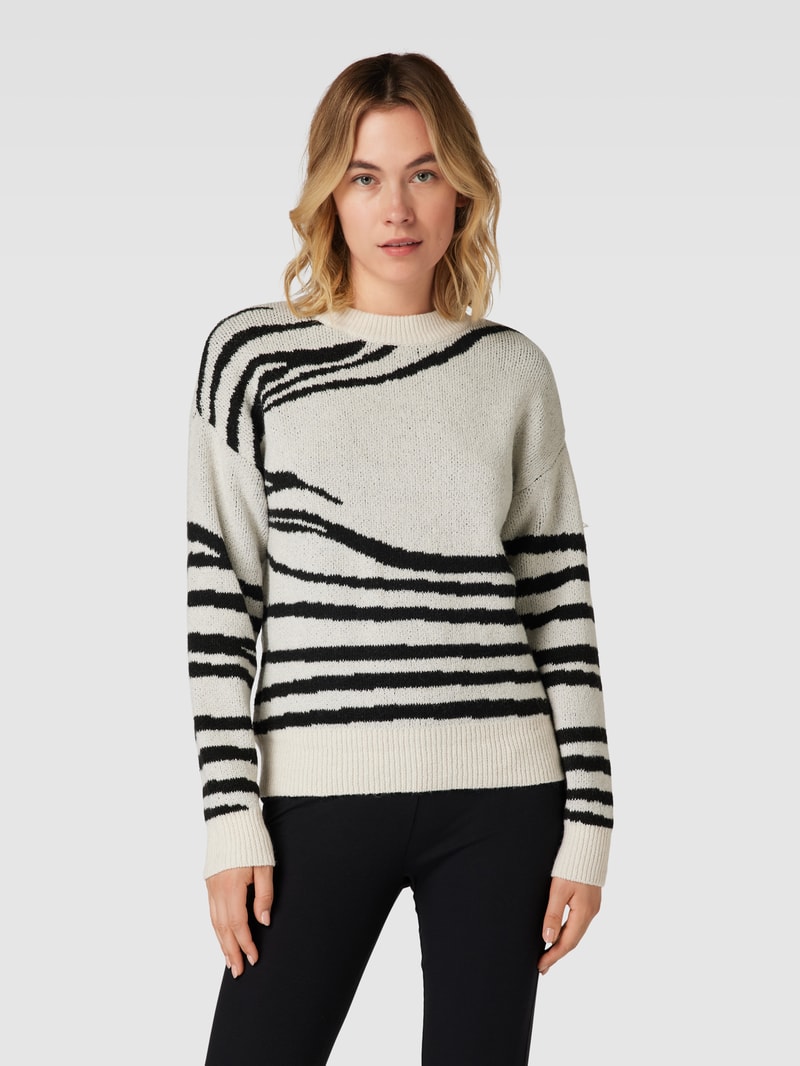 Strickpullover mit überschnittenen Schultern Modell 'ALIRA' in offwhite
