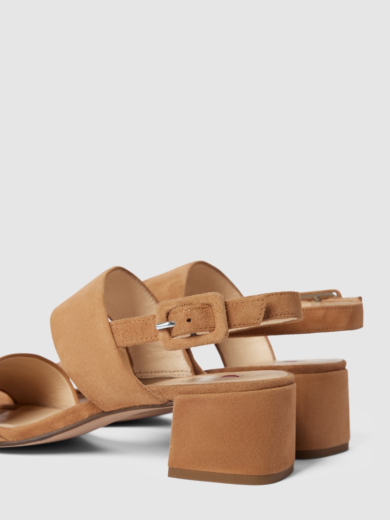 Sandaletten mit breitem Absatz in camel