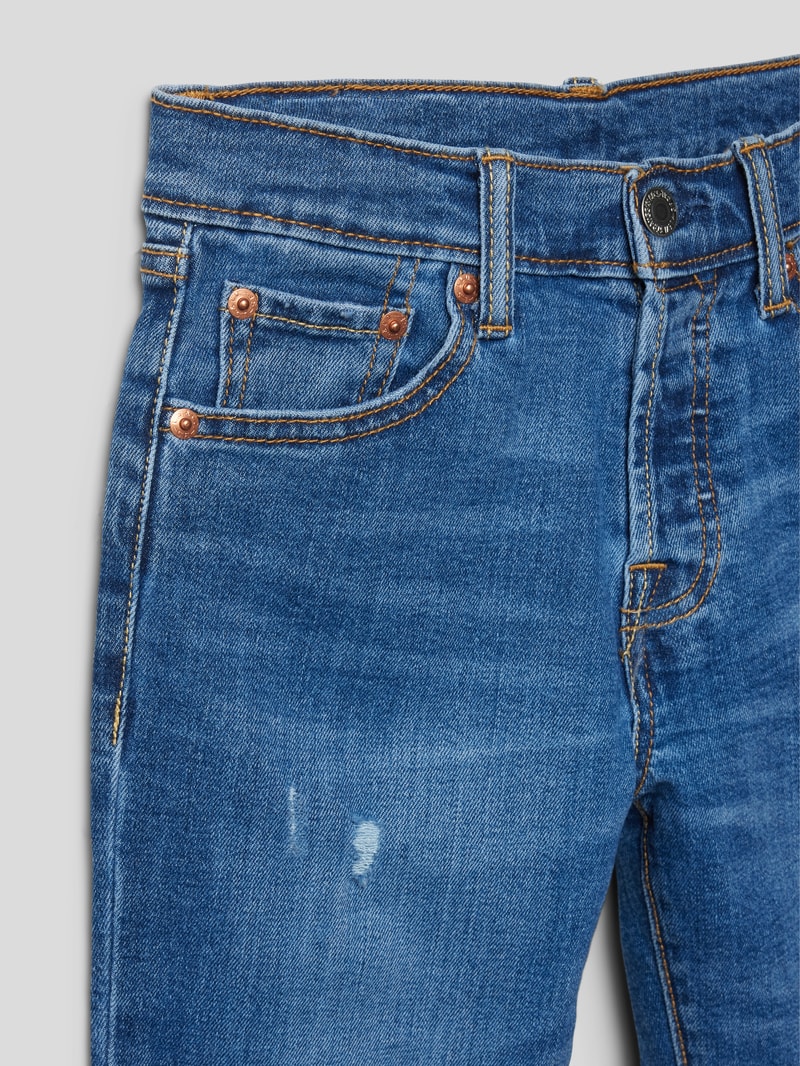 Jeans im Destroyed-Look mit Label-Detail in blau