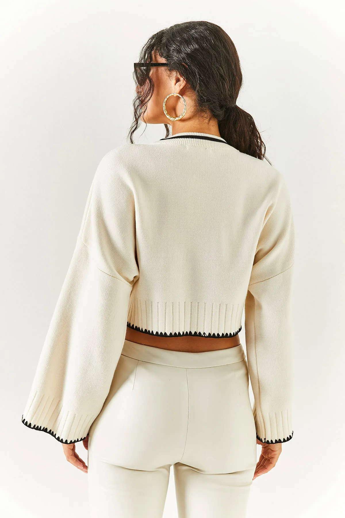 Olalook  Kurzes Strick-Sweatshirt mit spanischen Ärmeln für Damen, ecrufarben KZK-19000626