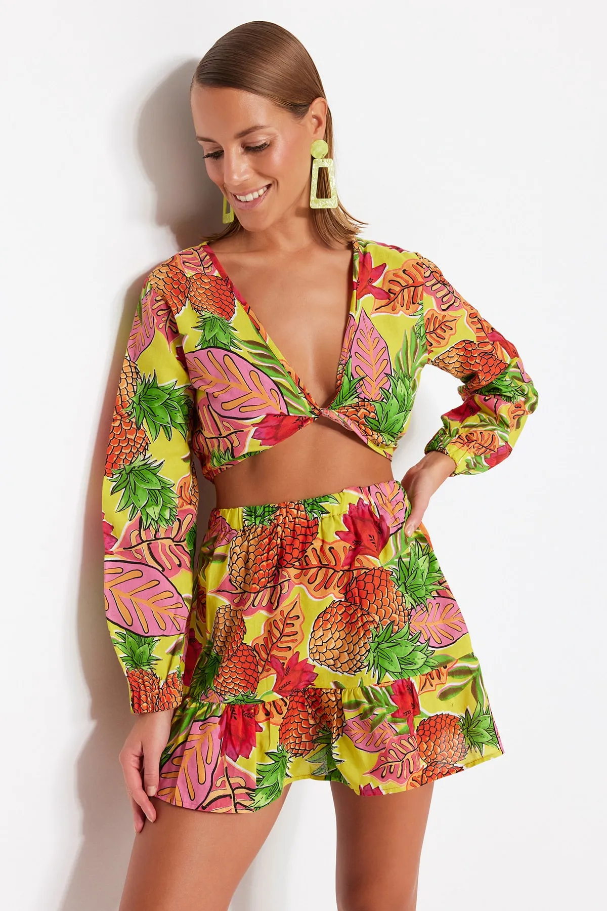 Trendyol Collection  Blusen-Rock-Set aus 100 % gewebter Baumwolle mit Fruchtmuster TBESS23AU00009