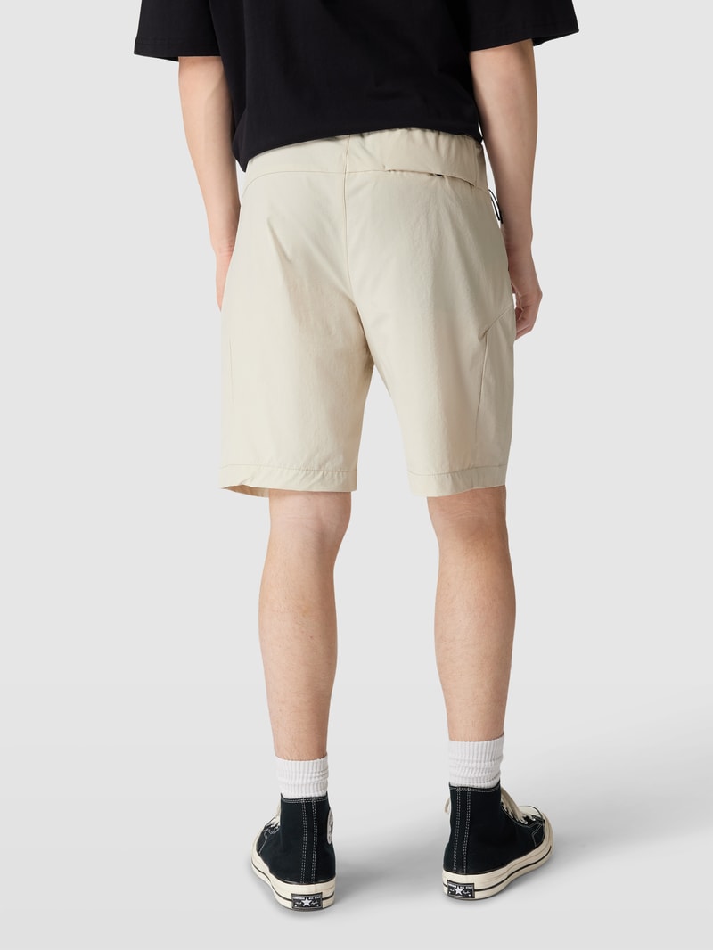 Shorts mit elastischem Bund in offwhite