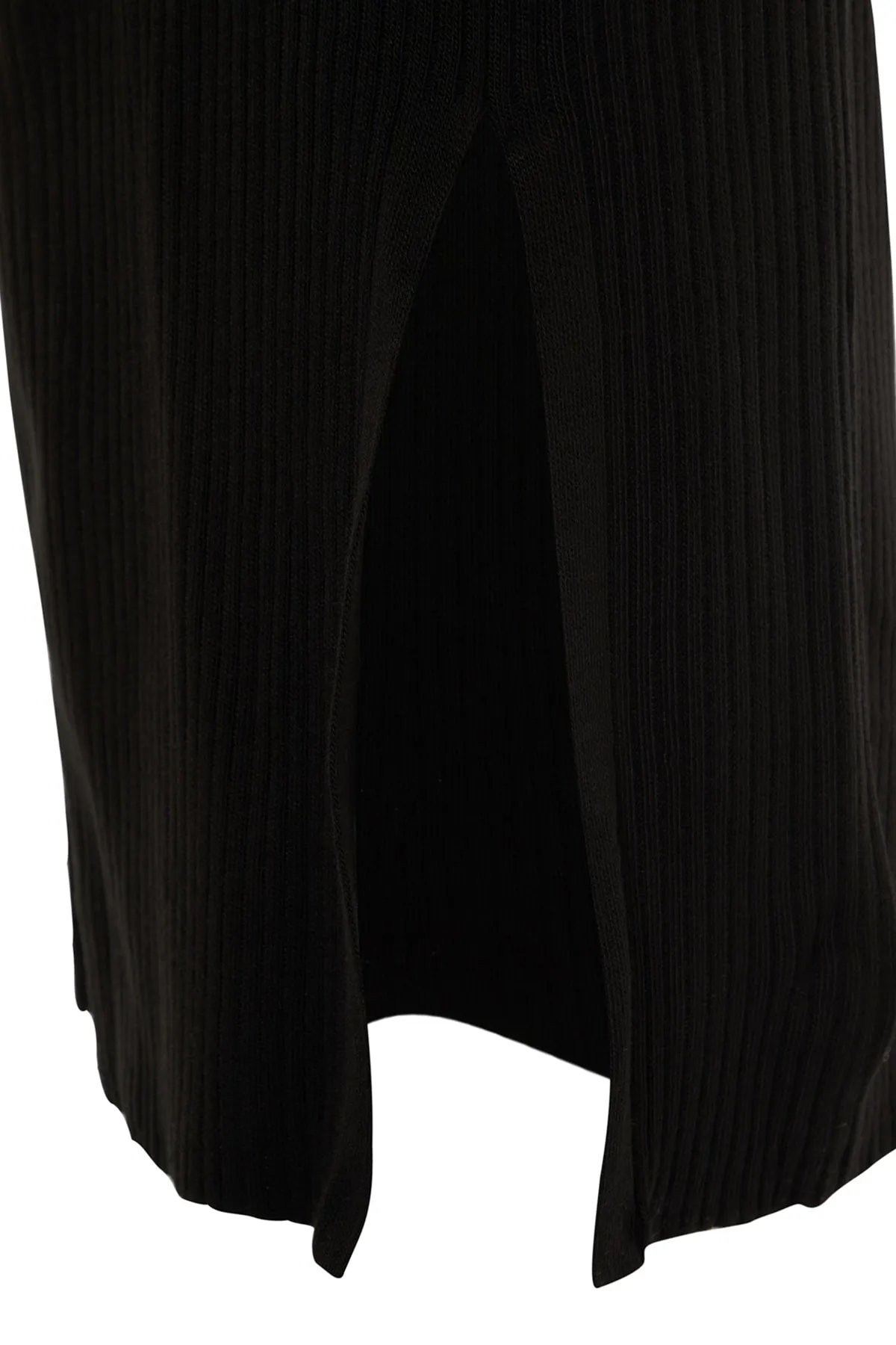 Trendyol Collection  Schwarzes Strickkleid mit Rollkragen und Schlitz und detailliertem Strickmuster TWOAW23EL00662