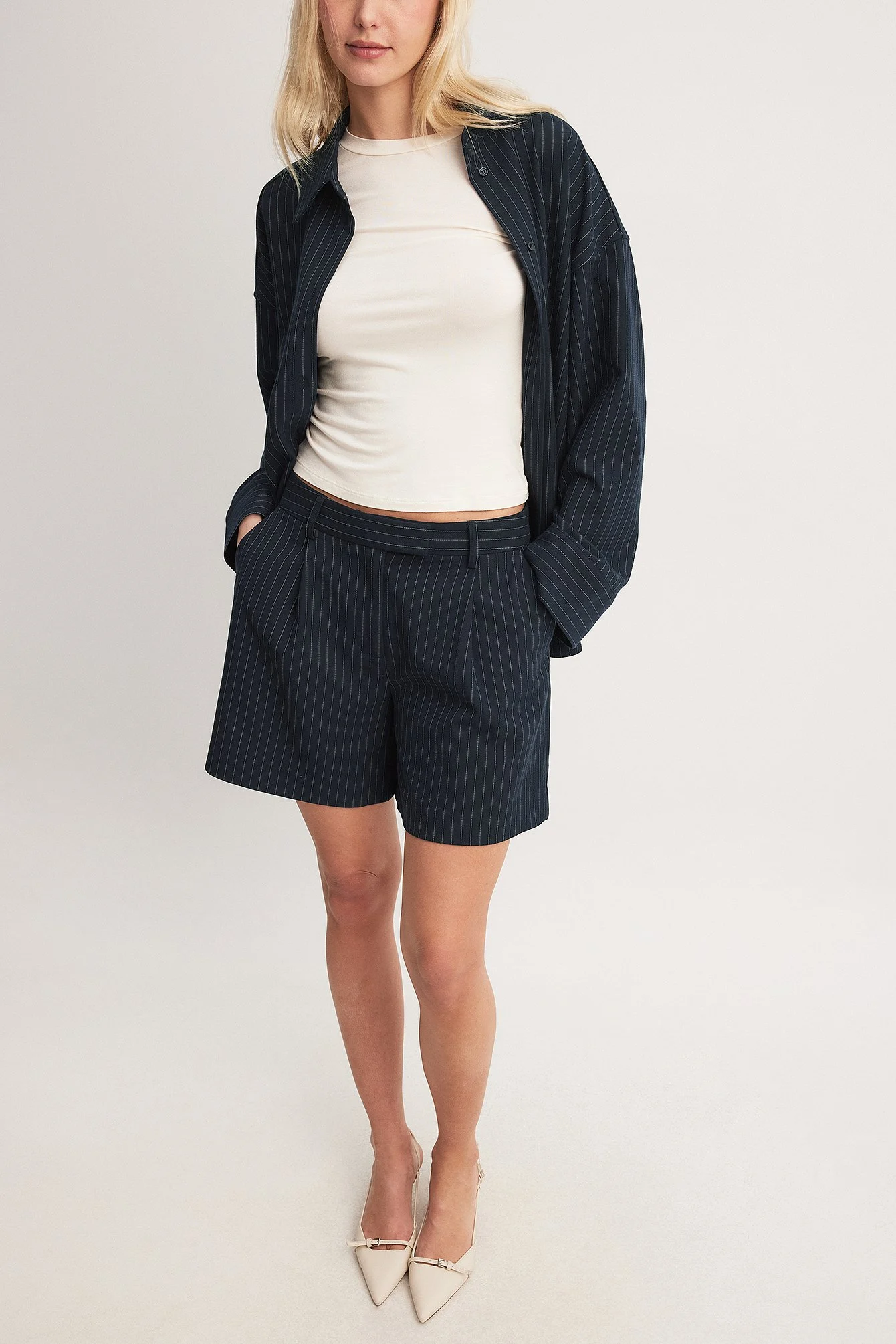 Maßgeschneiderte Shorts mit Nadelstreifen