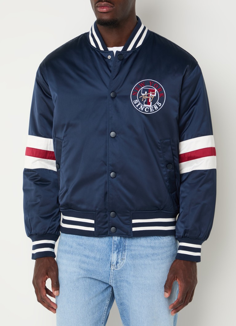 Μπουφάν μπέιζμπολ Tommy Hilfiger από καπιτονέ σατέν με κέντημα λογότυπου