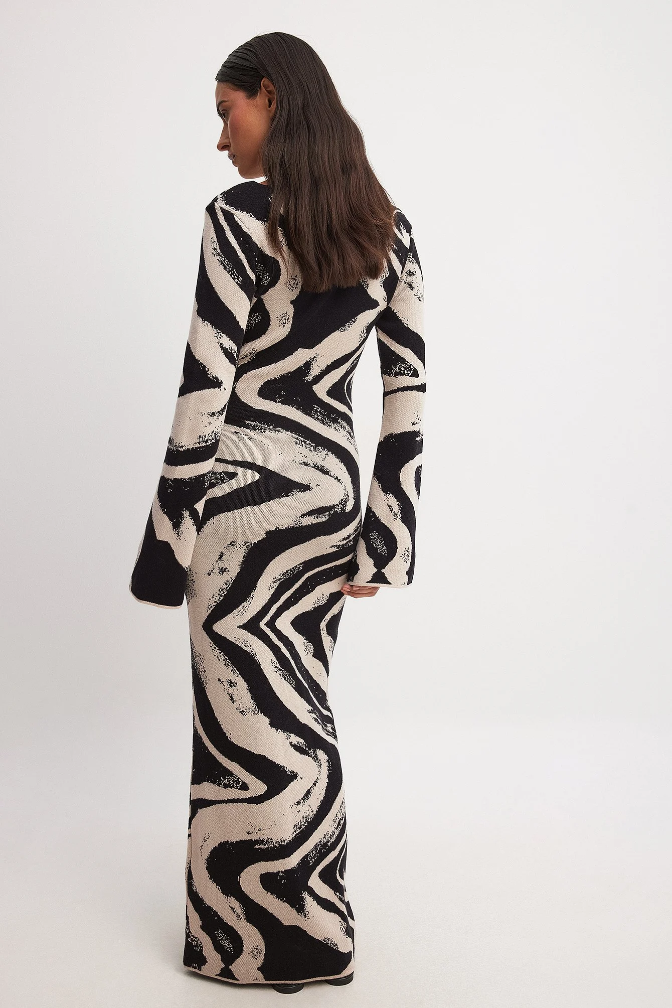 Maxi-Strickkleid mit weiten Ärmeln