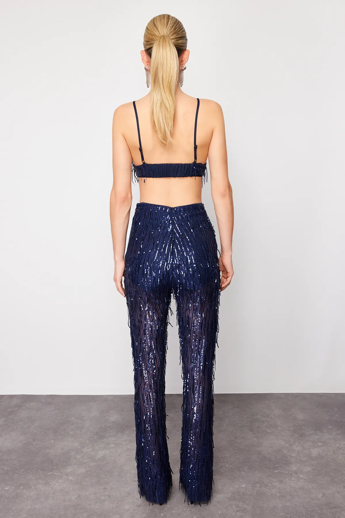 Trendyol Collection  Marineblaue, mit Pailletten besetzte Strickhose mit weitem Bein TPRSS24PL00000