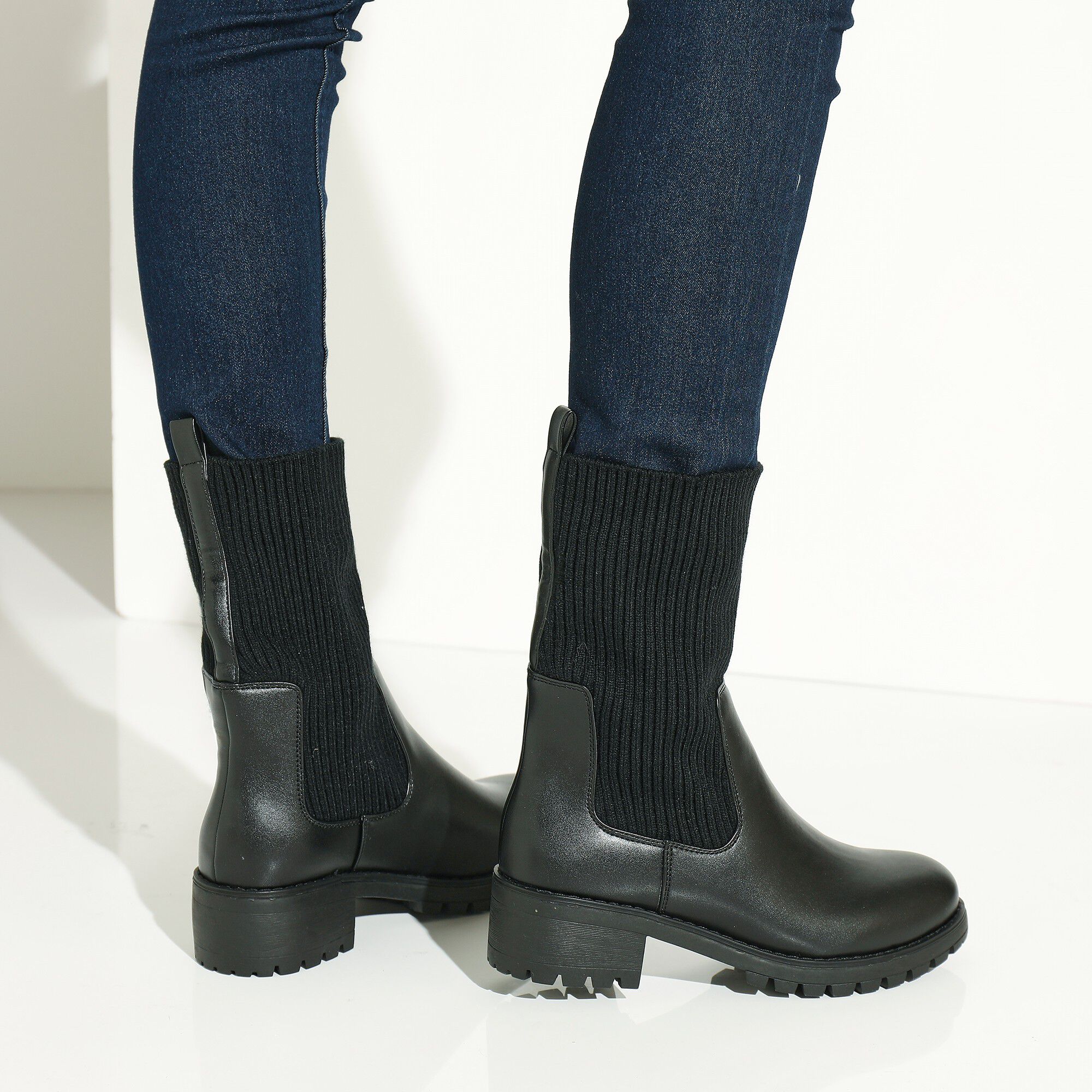 Boots plateforme à tige chaussette semelle crantée