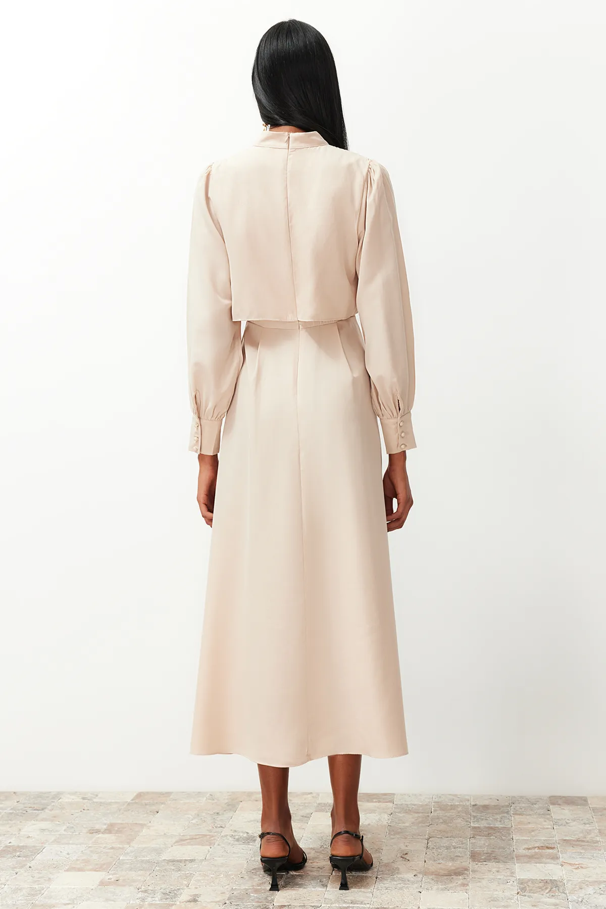 Trendyol Modest  Beiges, gewebtes Kleid mit Aller Piece-Details TCTSS24EB00190
