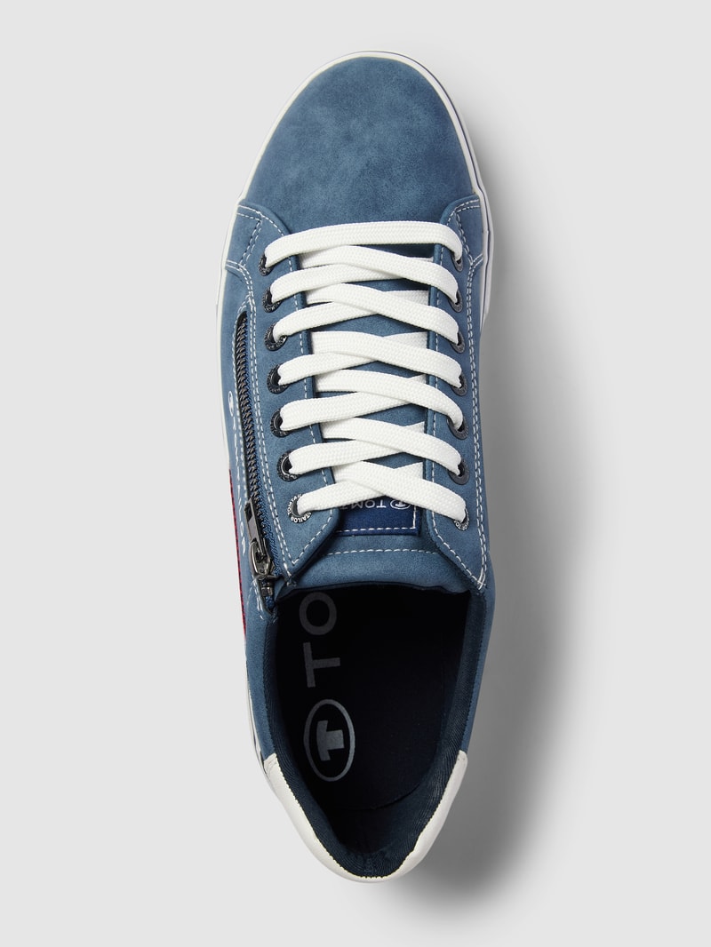 Sneaker mit Label-Details in blau