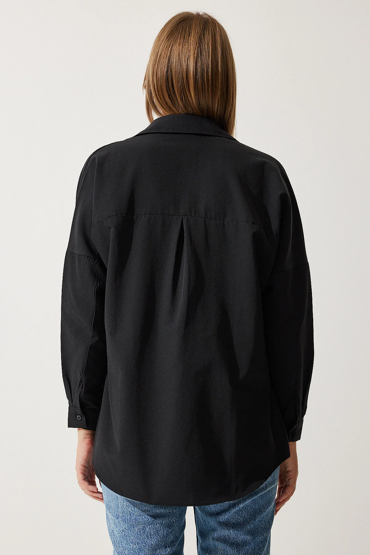 Happiness İstanbul  Schwarzes, langes Oversize-Basic-Shirt für Damen DD00842