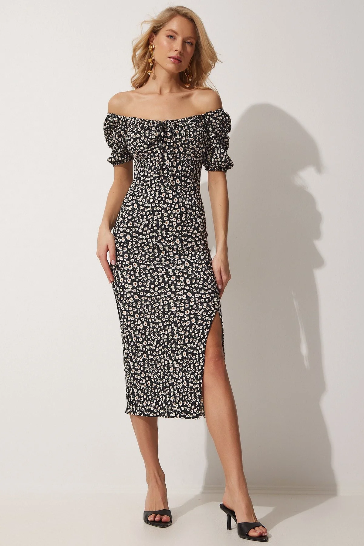 Happiness İstanbul  Schwarzes Sommer-Strickkleid mit Carmenkragen und Schlitz für Damen FF00113
