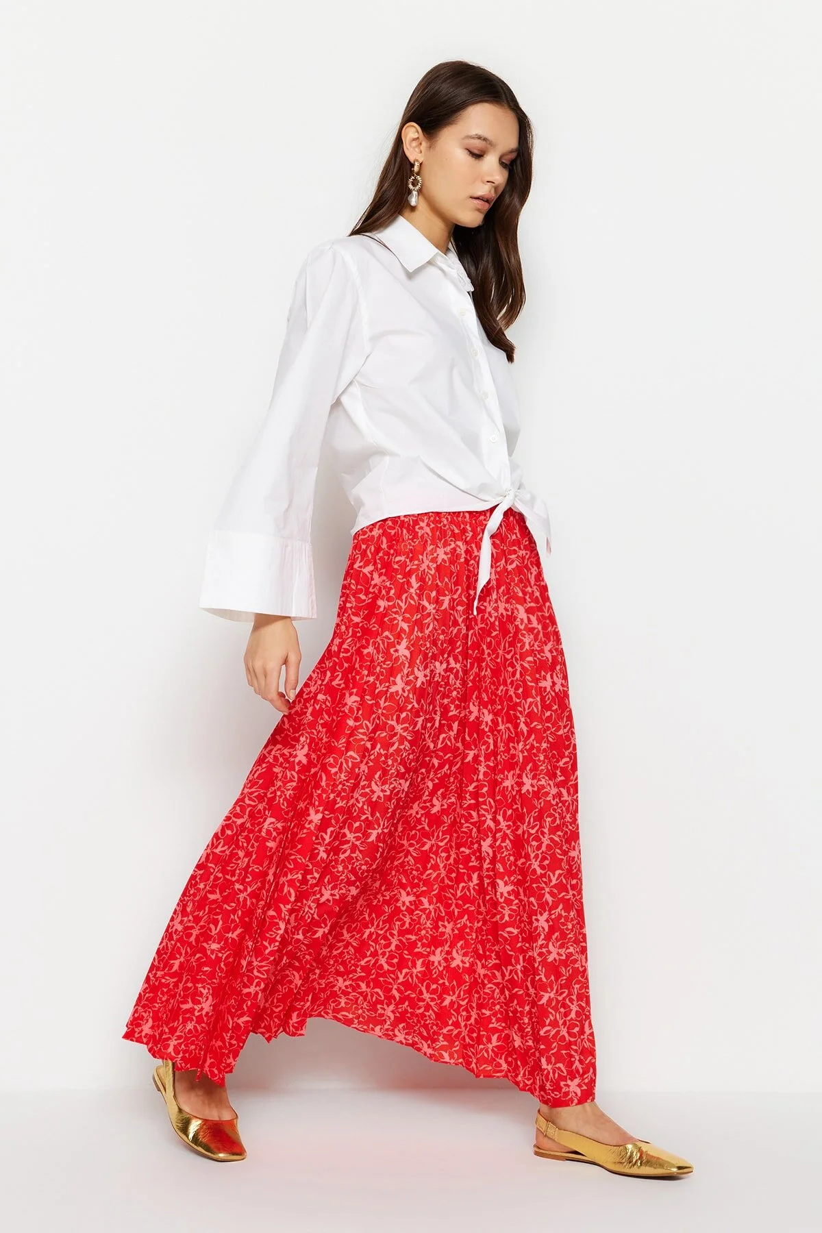 Trendyol Modest  Roter gewebter Plisseerock mit Blumenmuster und elastischer Taille TCTSS23EE00018
