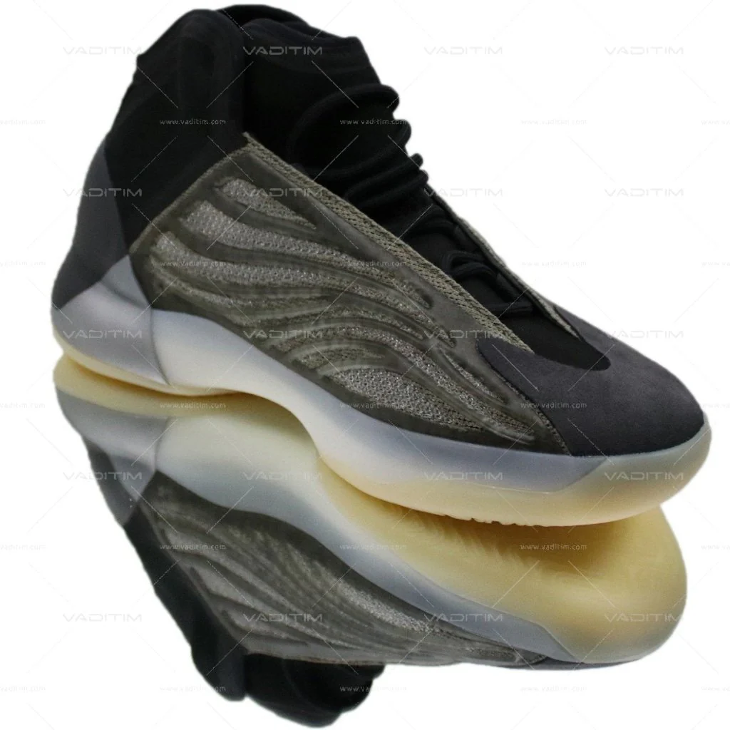 Yeezy QNTM Barium