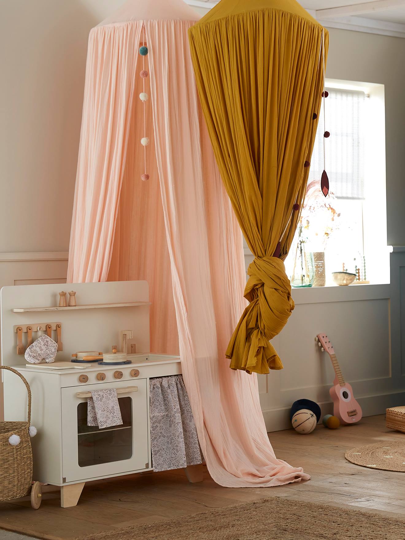 Ciel de lit pompons rose