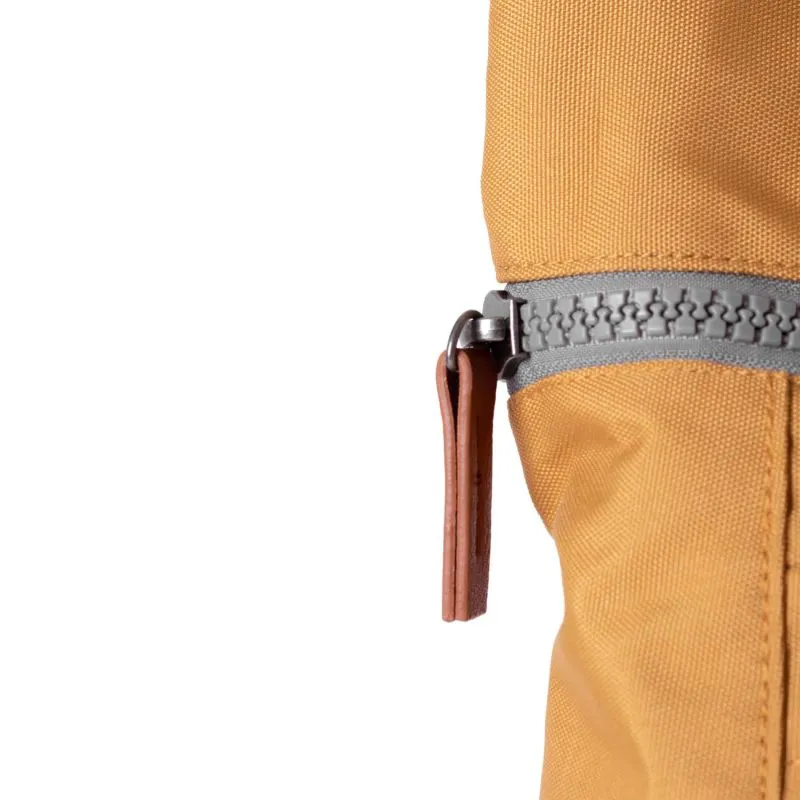 Roka London Rolltop Finchley A Small - Flax