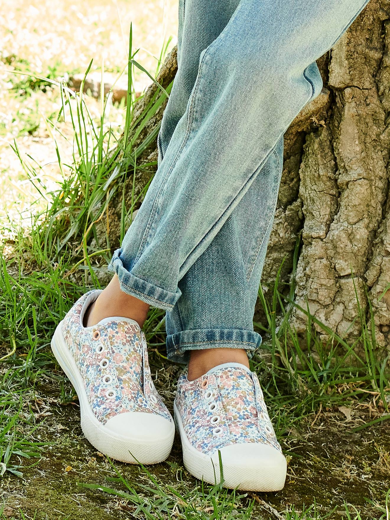 Baskets élastiquées fille en toile bleu cerise